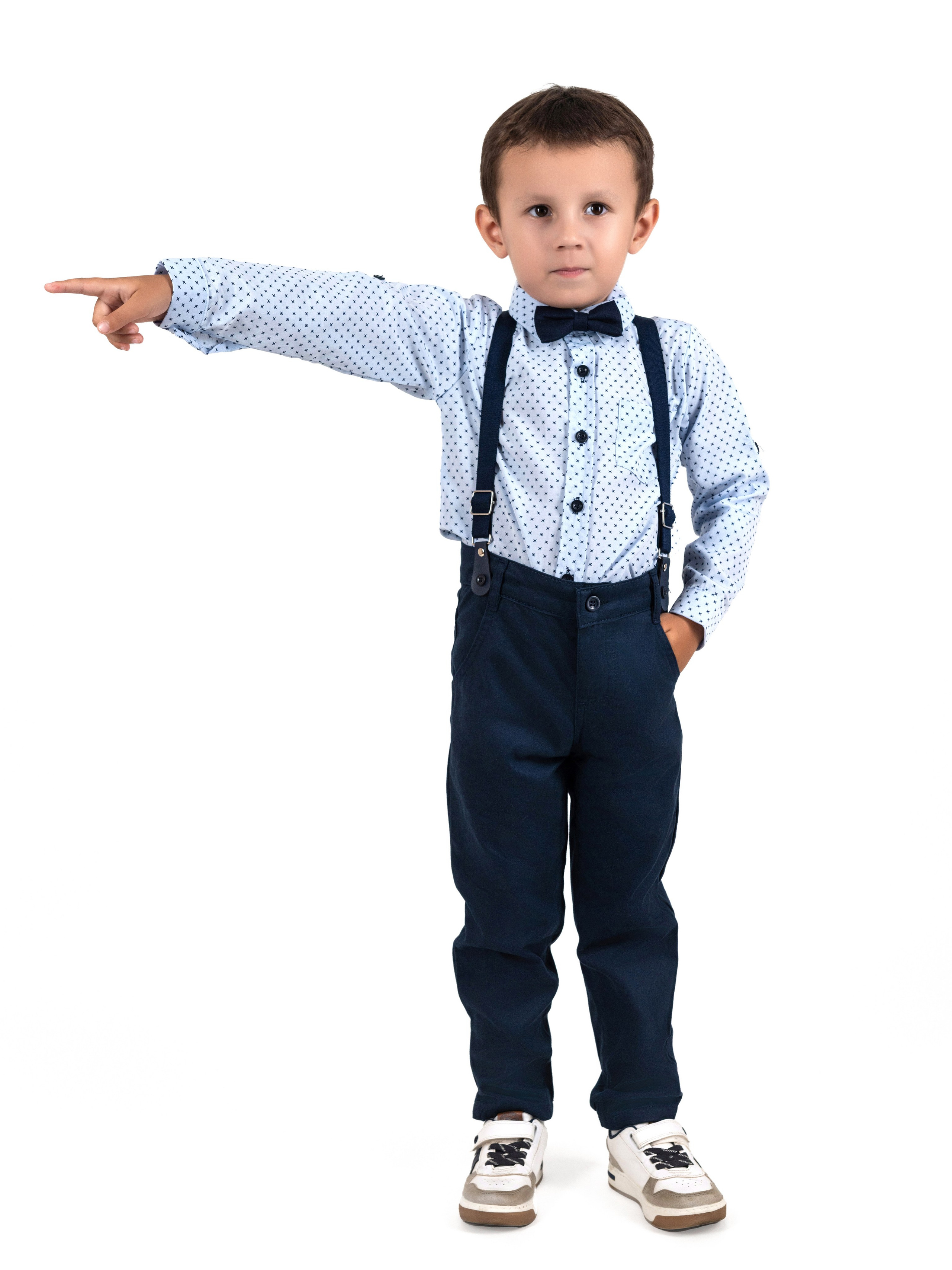 Детский костюм джентльмена, модельная съемка для маркетплейсов. Олейник Денис — предметный фотограф, фотограф для маркетплейсов в Казани