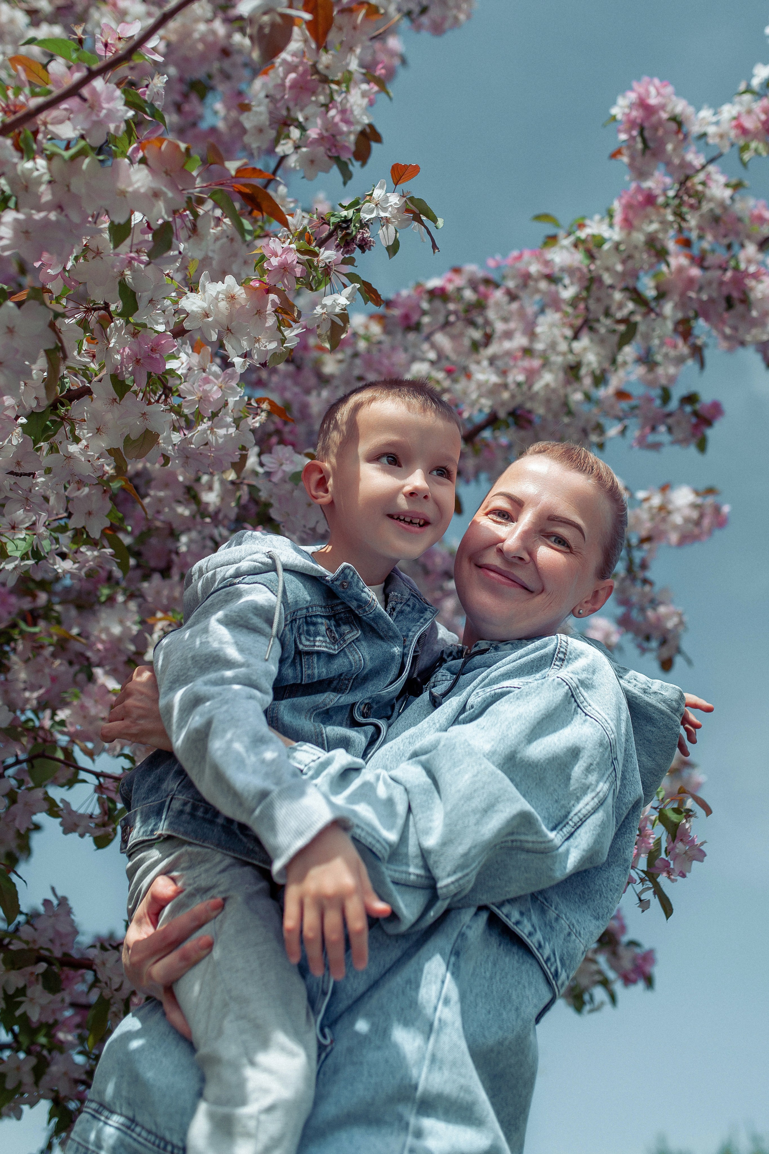 Семья Марии и Антона в весеннем цветении. Фотограф в Волгограде Норченко Светлана