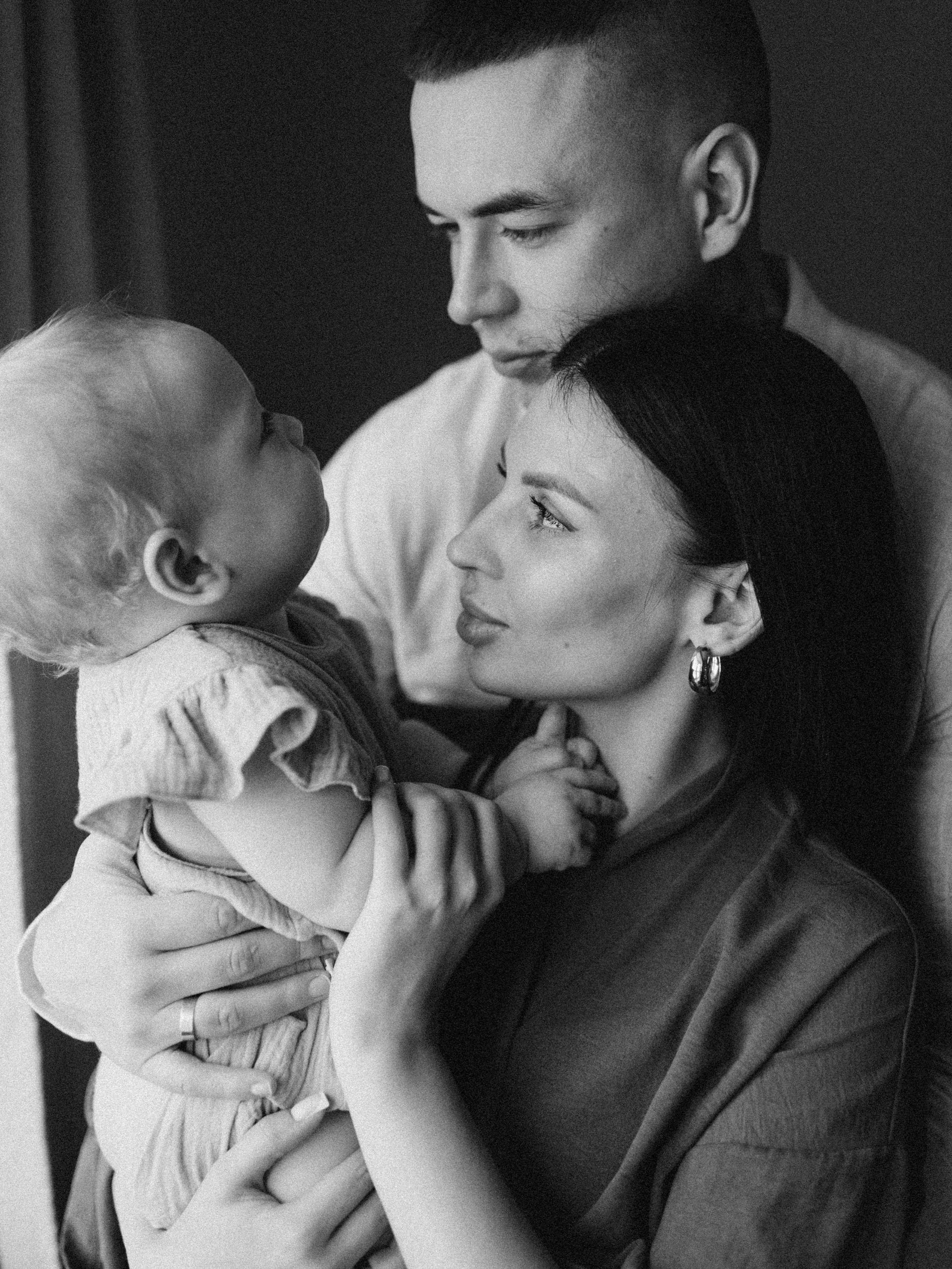 Денис, Юля и крошка Варвара. Семейный фотограф в Москве и Люберцах Юлия Гуськова