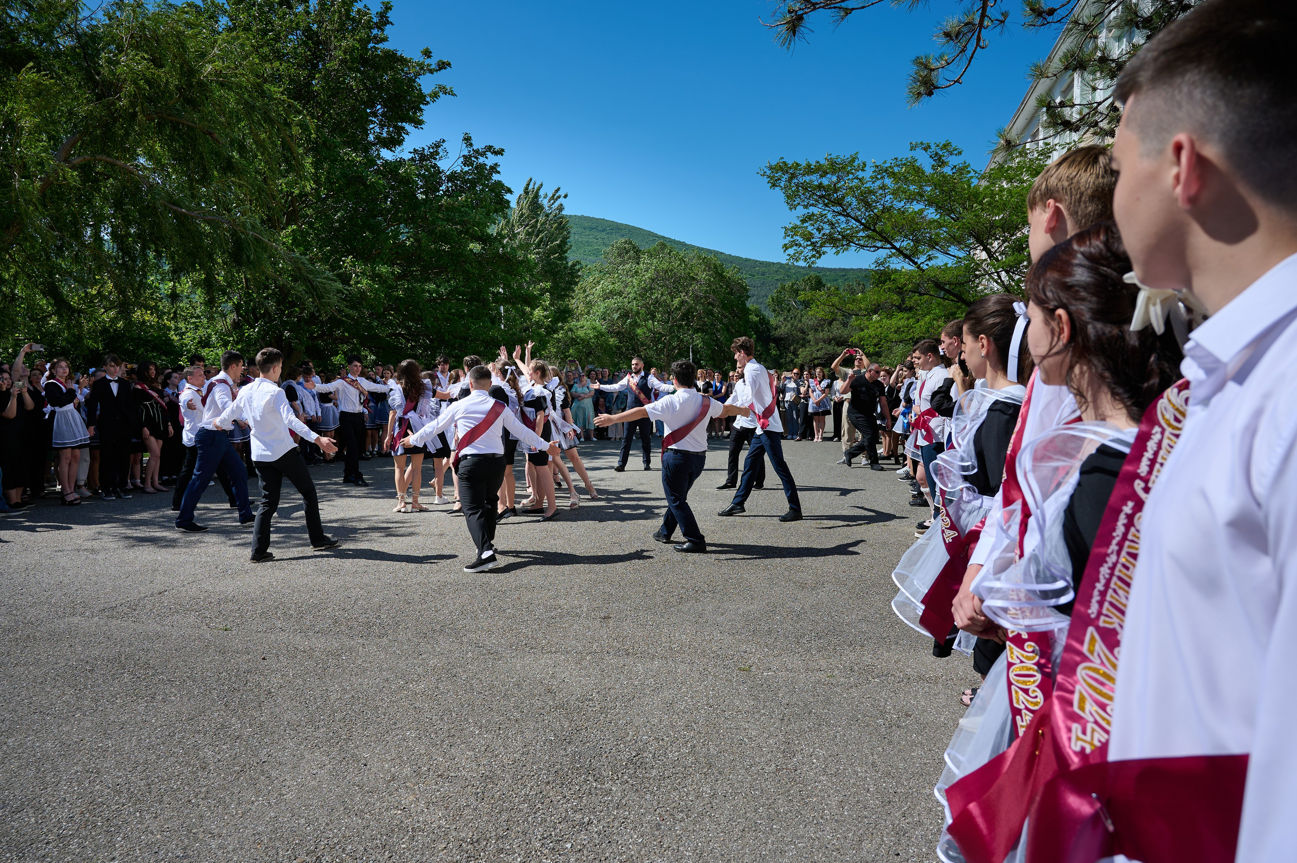 Последний звонок. Жизнь курорта Кабардинка в фотографиях