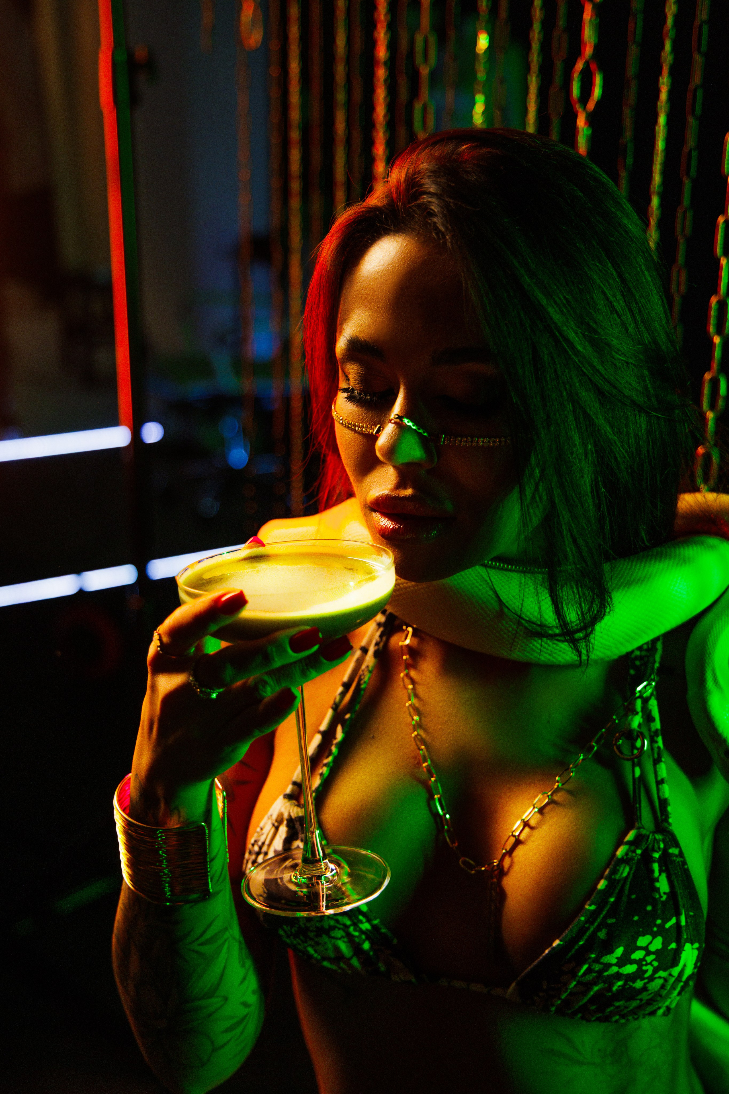 Таня Chokolatee и змея. Фотосессия красивой девушки со змеёй. Валентина Похомова — профессиональный фотограф в Екатеринбурге