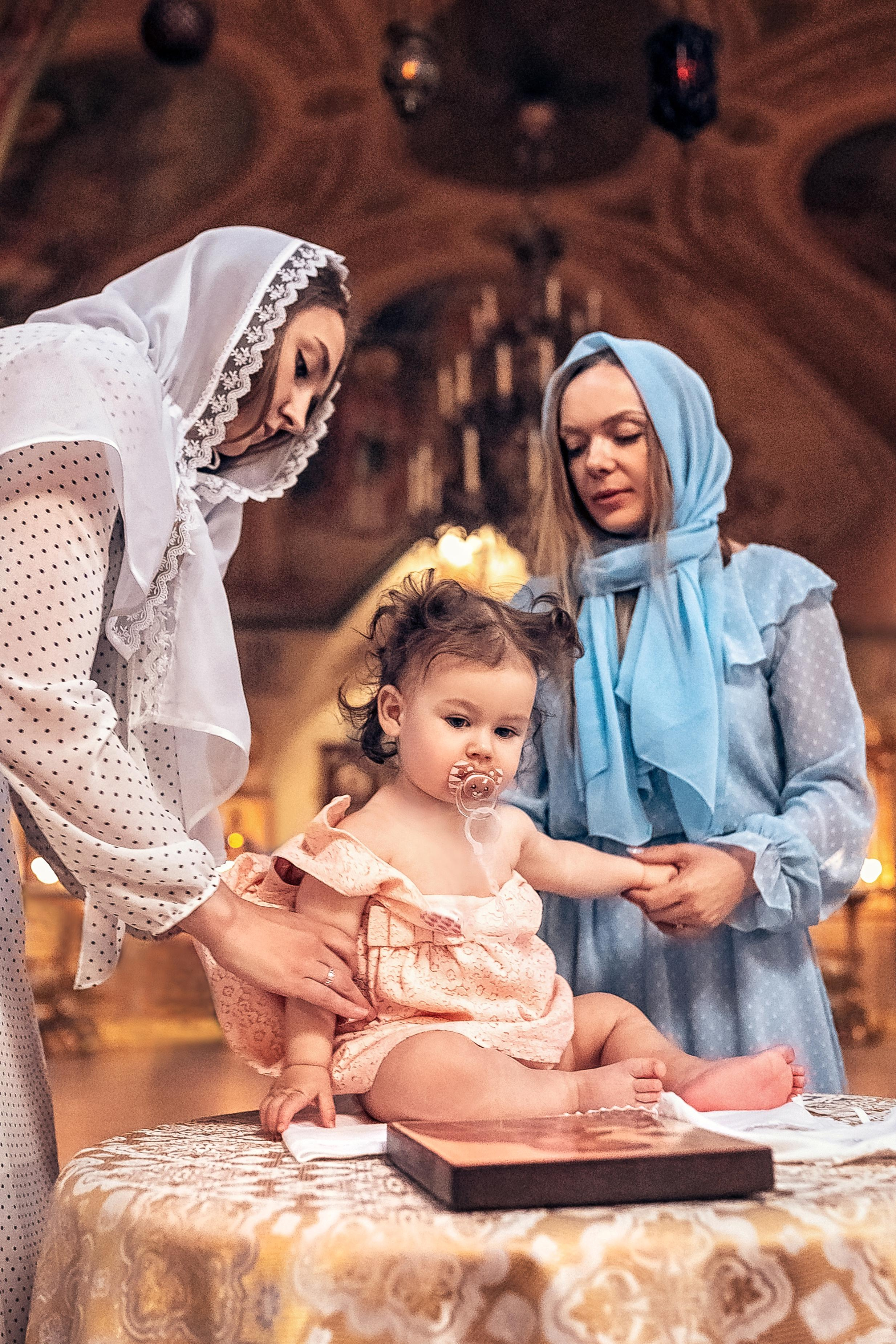 Крещение в храме Григория Неокесарийского на Большой Полянке 18.06.2022. Фотограф крещения и венчания Антонова Надежда г. Москва