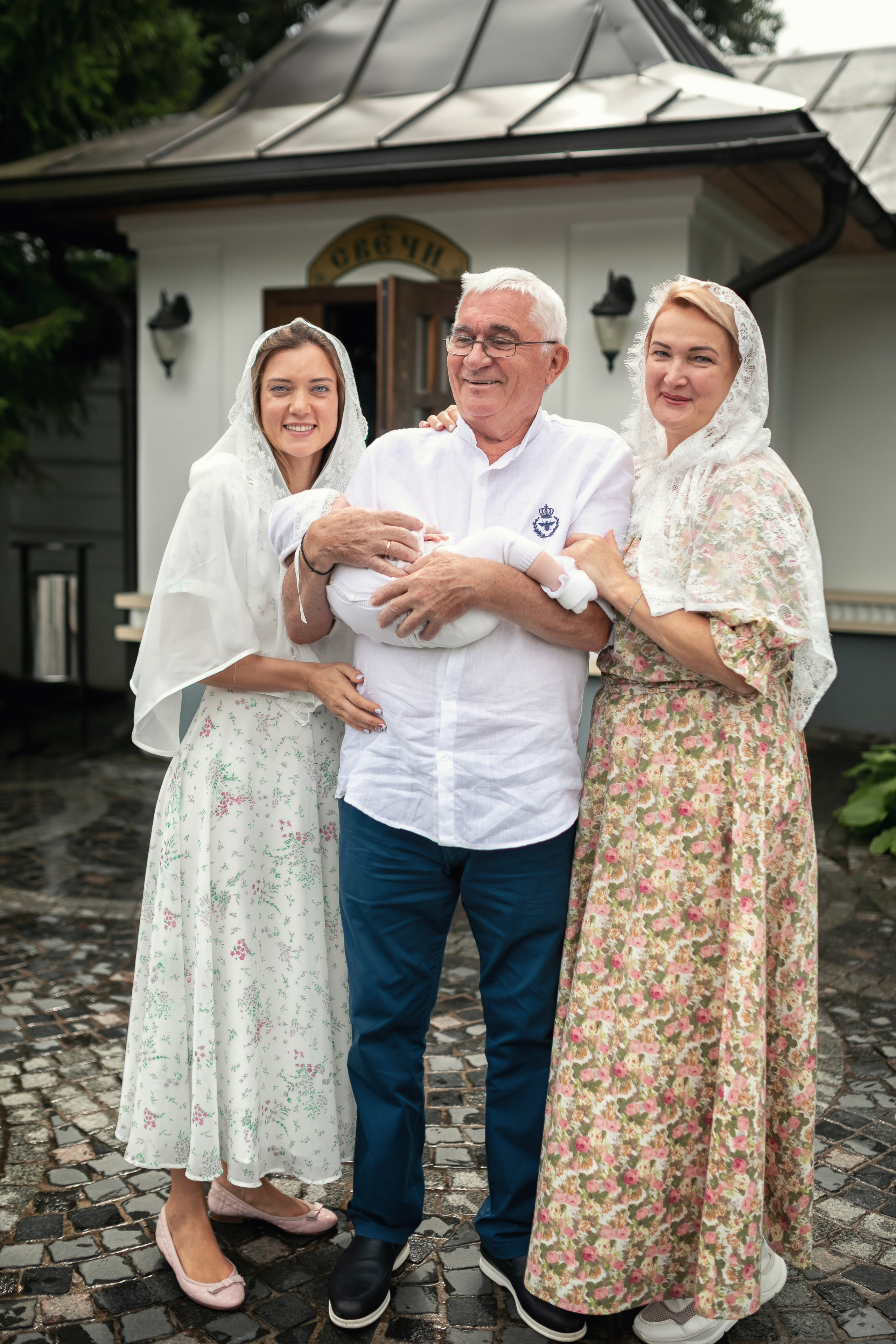 Крещение в храме Успения Пресвятой Богородицы в селе Успенское 08.08.2021. Фотограф крещения и венчания Антонова Надежда г. Москва