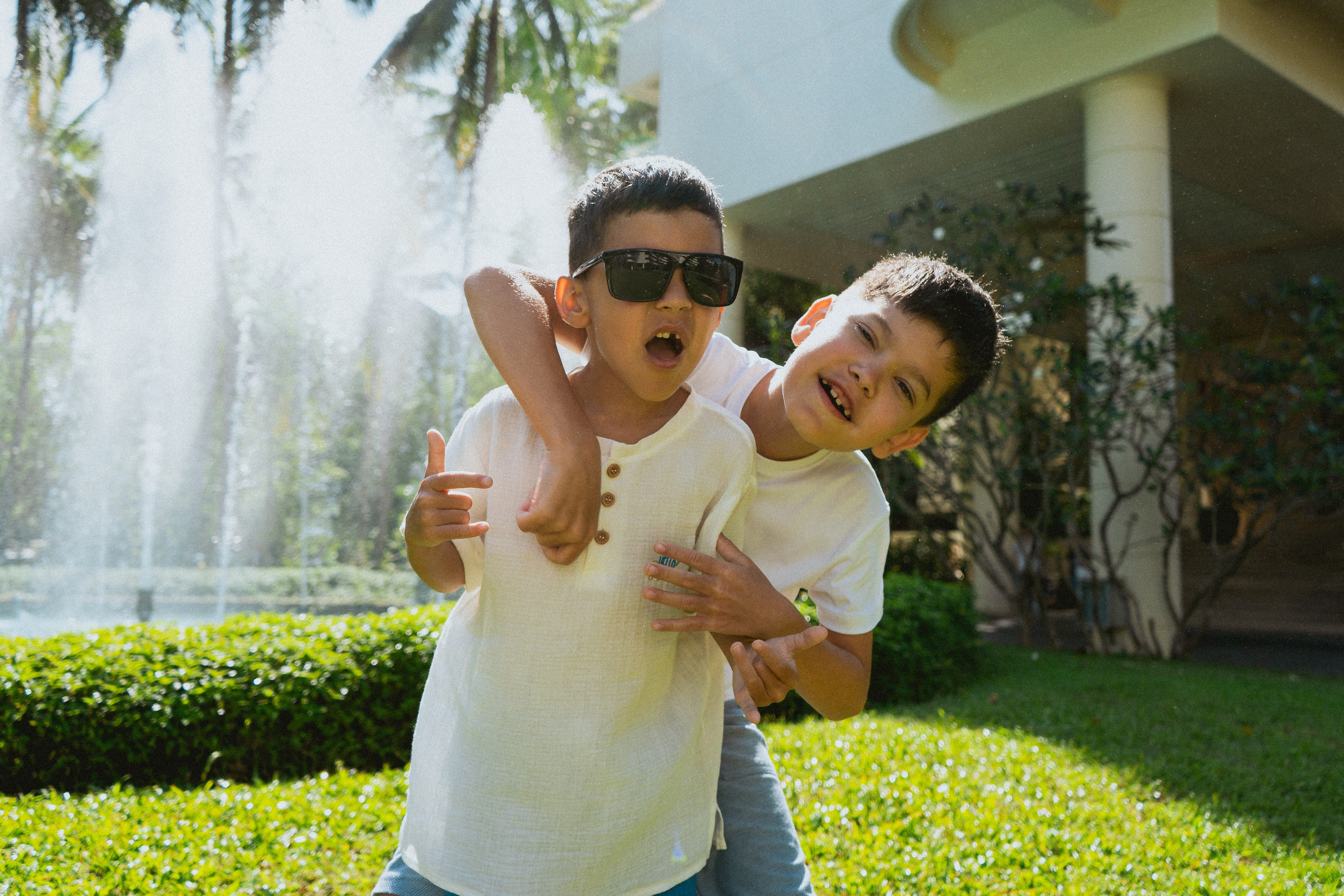 Семейная фотосъёмка на Пхукете – тепло, искренность и любовь вашей семьи на фотографиях. Ян Долматов — фотограф, видеограф и продюсер на Пхукете, Таиланд