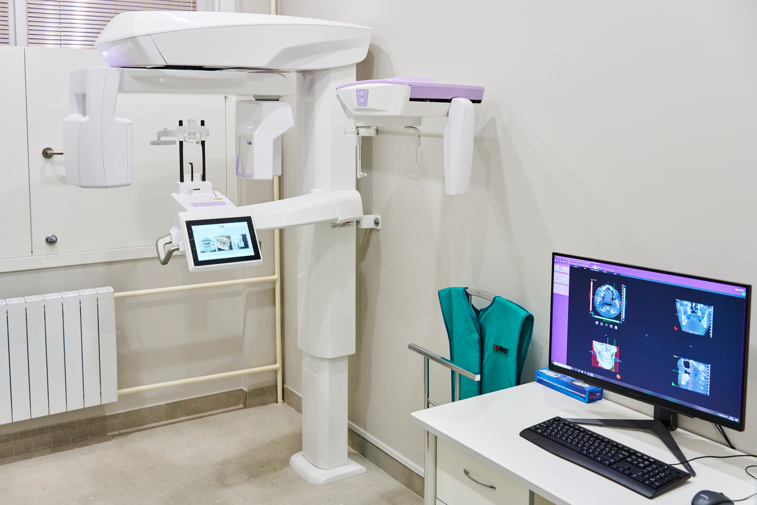 Зона рентген диагностики: аппарат, монитор, кресло для пациента