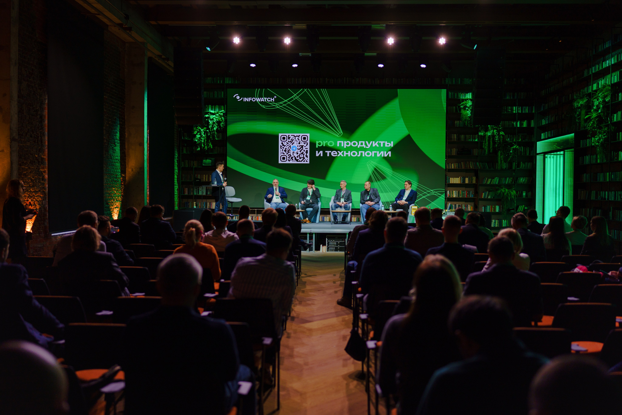 Репортажный фотограф на бизнес конференцию в Кибердом. Репортажный фотограф Москва Сергей Дружинин