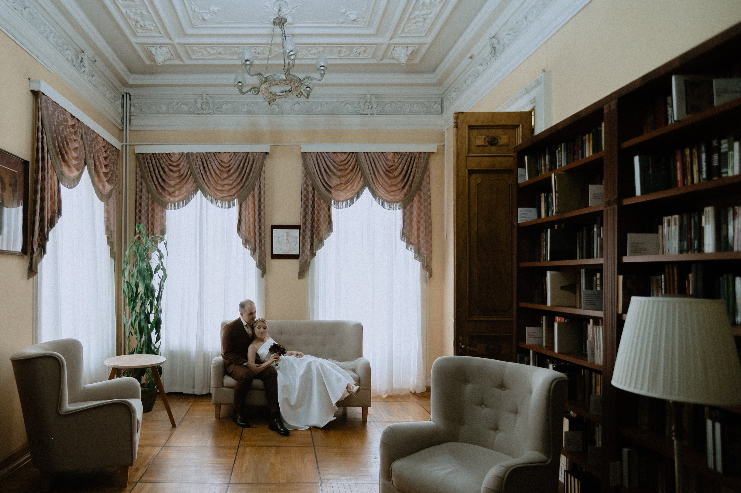 Регистрация брака и свадебная фотосессия в Библиотеке-читальне имени А. С. Пушкина. Свадебный фотограф Москва — Сергей и Татьяна