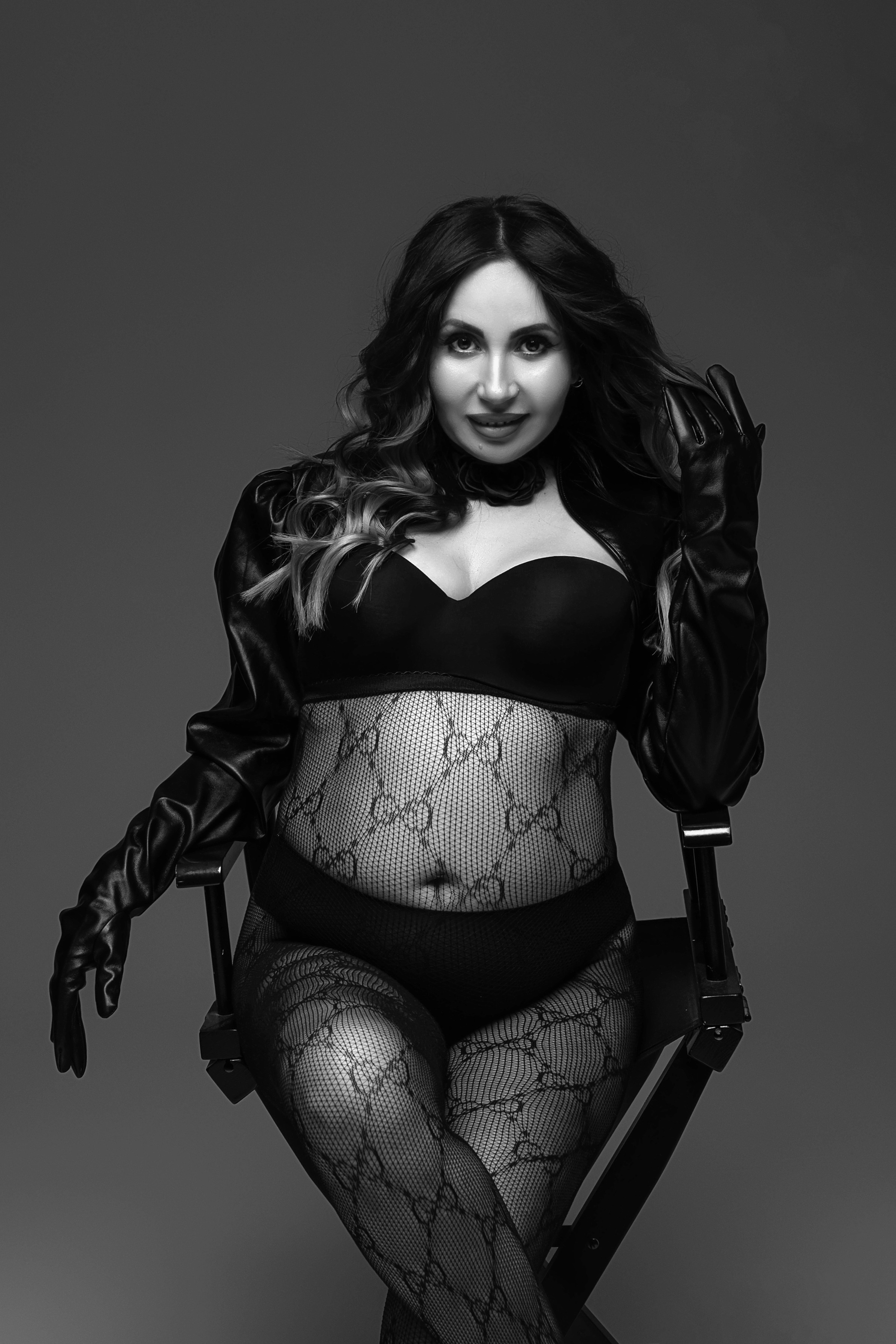 Бюстье, колготки, кожаные рукава. Фотограф Анна Качан