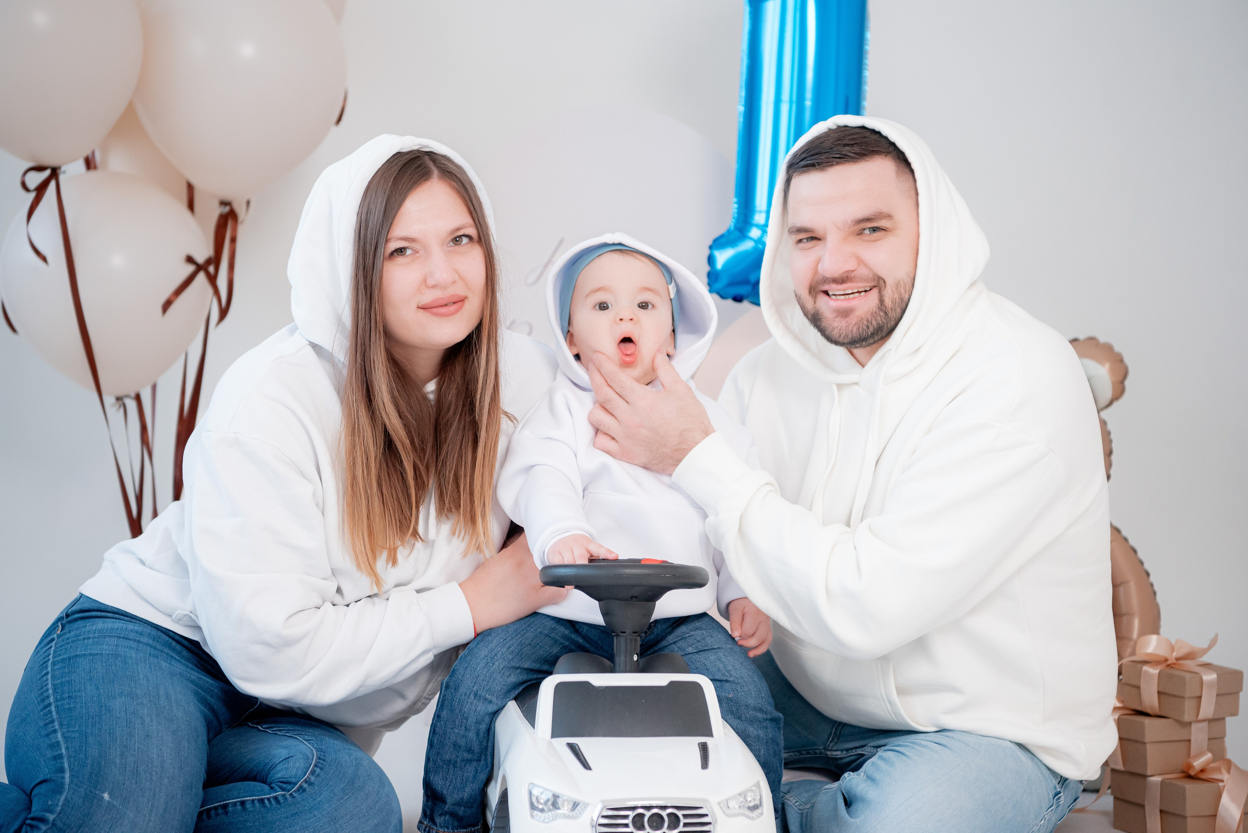 Семья в студии Скандибек. Фотограф в Волгограде и Волжском Александр Горбань