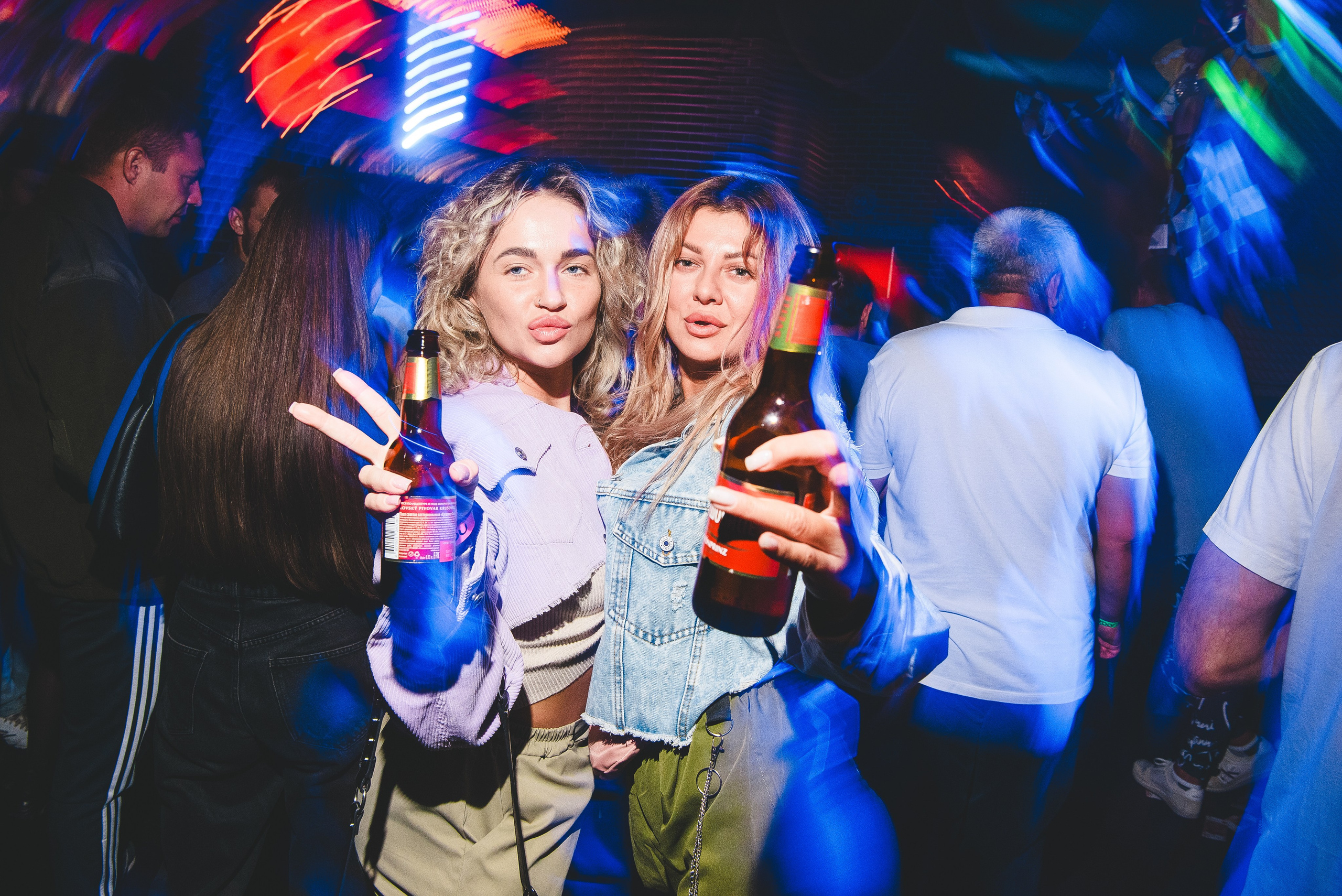 Фотоотчёты о вечеринках для НеБар Волгоград. Или стиль «пьяный фотограф». Фотограф в Волгограде и Волжском Александр Горбань