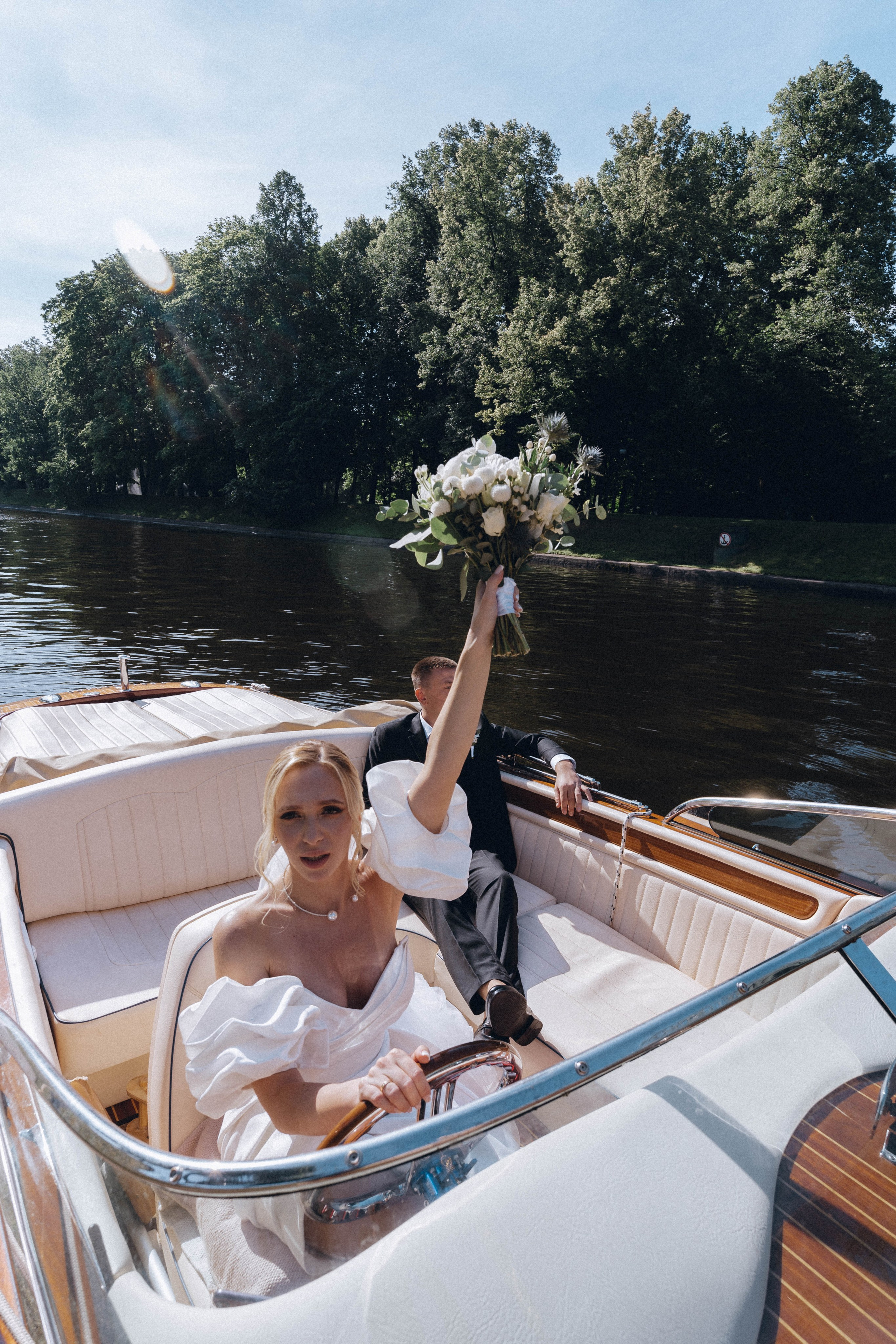 СВАДЕНБНАЯ СЬЕМКА НА КАТЕРЕ ПО КАНАЛАМ САНКТ-ПЕТЕРБУРГА И В АКВАТОРИИ НЕВЫ. Профессиональный фотограф, Санкт-Петербург — Виктория Богомолова