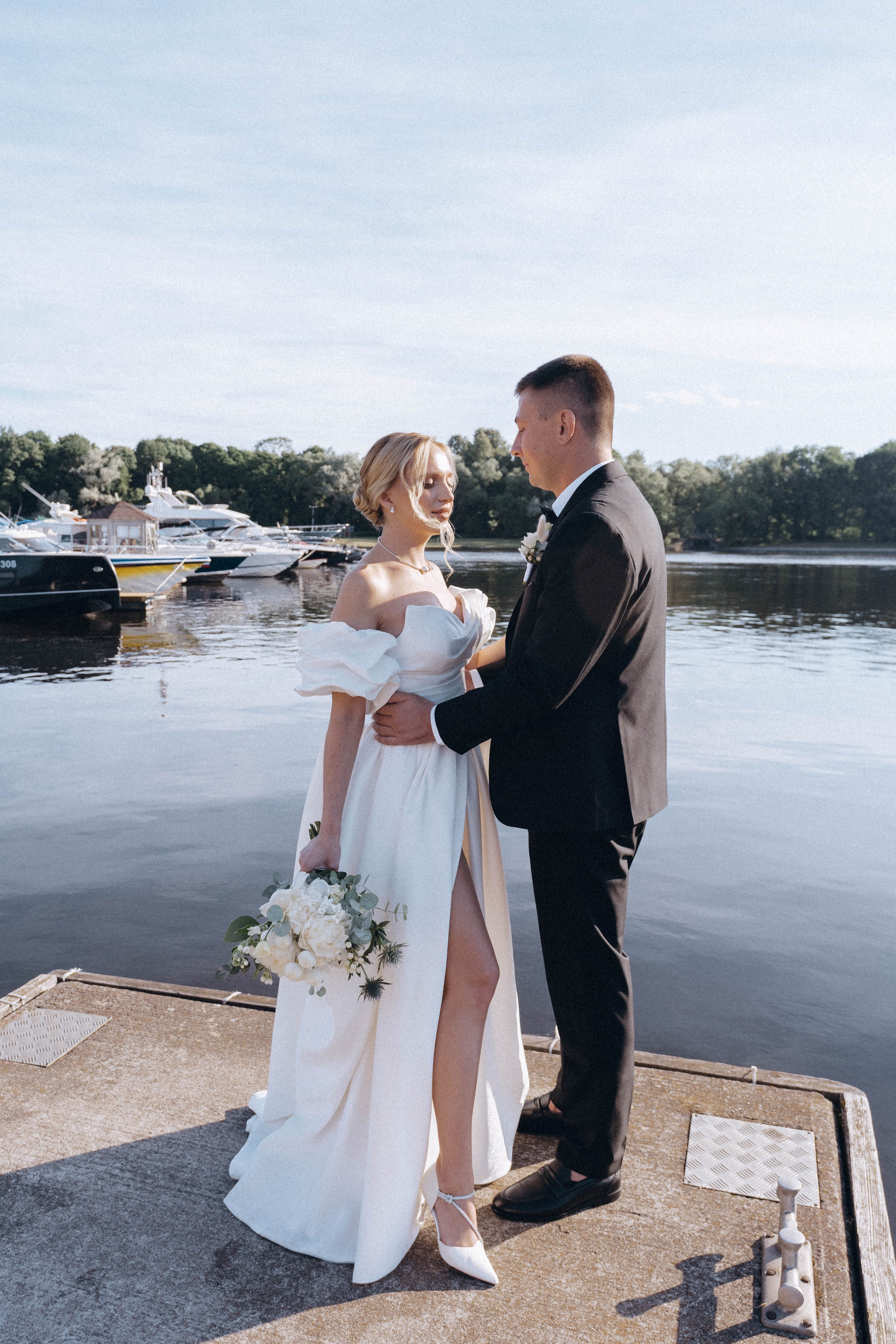 СВАДЕНБНАЯ СЬЕМКА НА КАТЕРЕ ПО КАНАЛАМ САНКТ-ПЕТЕРБУРГА И В АКВАТОРИИ НЕВЫ. Профессиональный фотограф, Санкт-Петербург — Виктория Богомолова