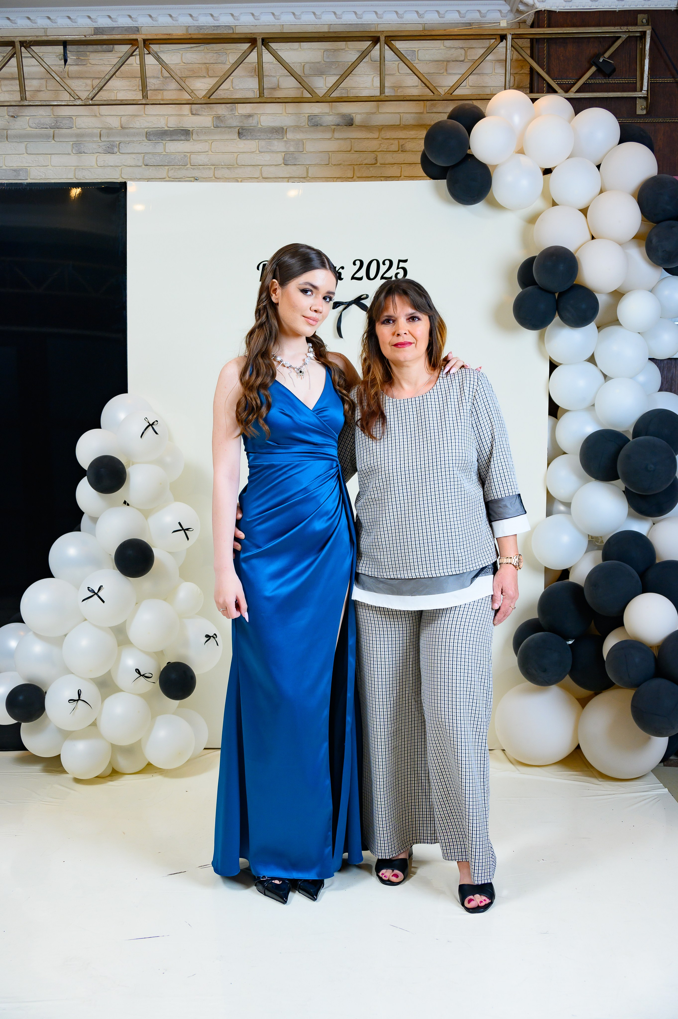 Выпускной 2025 11 кл. Семейный и детский фотограф в Новороссийске Лебедева Елена