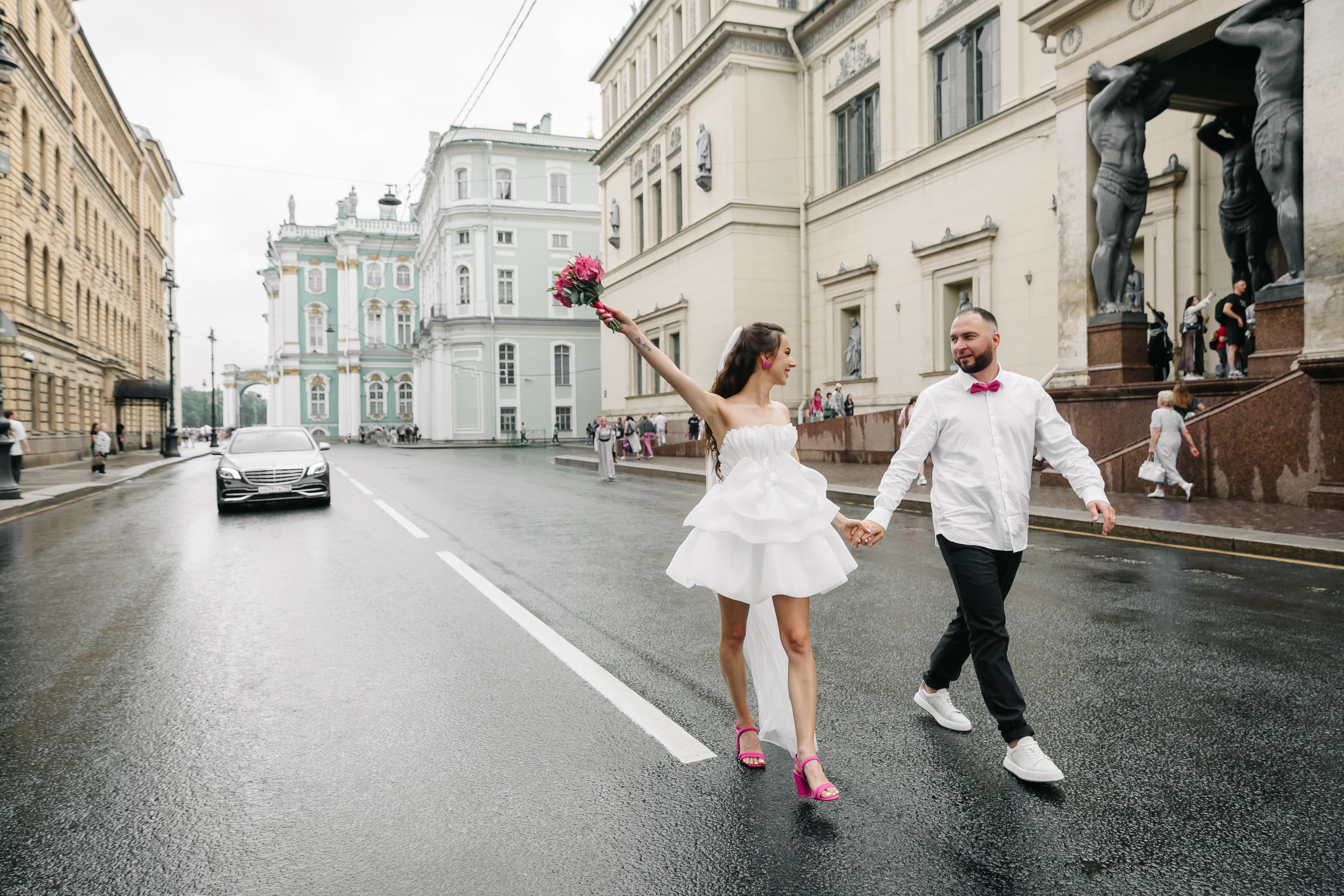 ДВОРЕЦ № 2 | Июль, кабриолет, академия Штиглица. Свадебный фотограф в Санкт-Петербурге Полина Корзухина