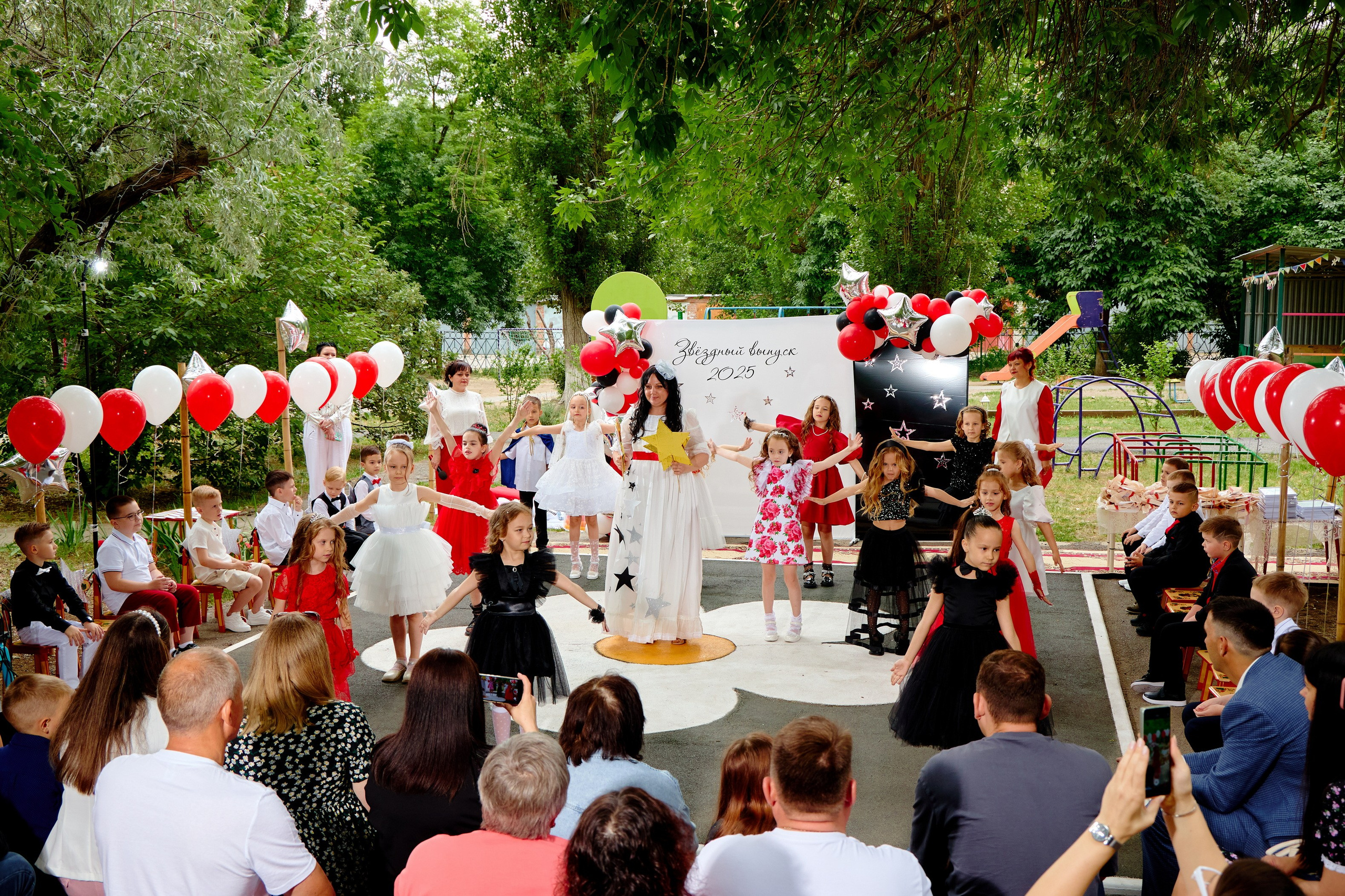 Выпускной 45 сад. Фотограф Выпускные альбомы Таганрог Сергей Коробченко