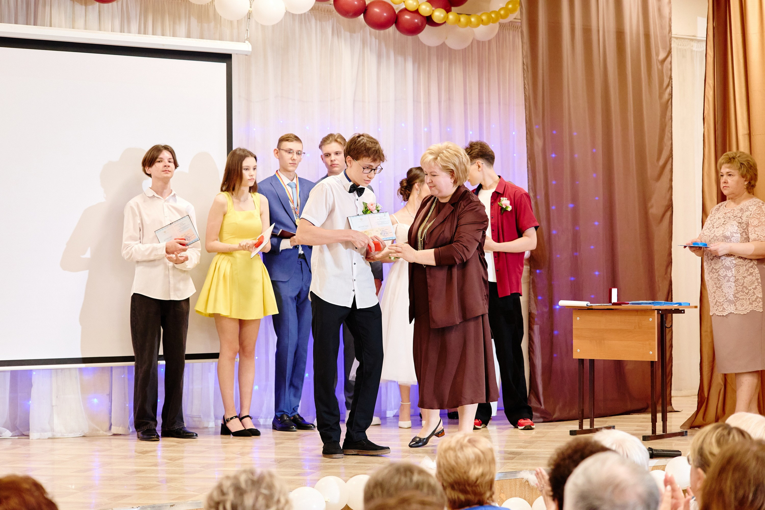 Выпускной 35 Сош. Фотограф Выпускные альбомы Таганрог Сергей Коробченко