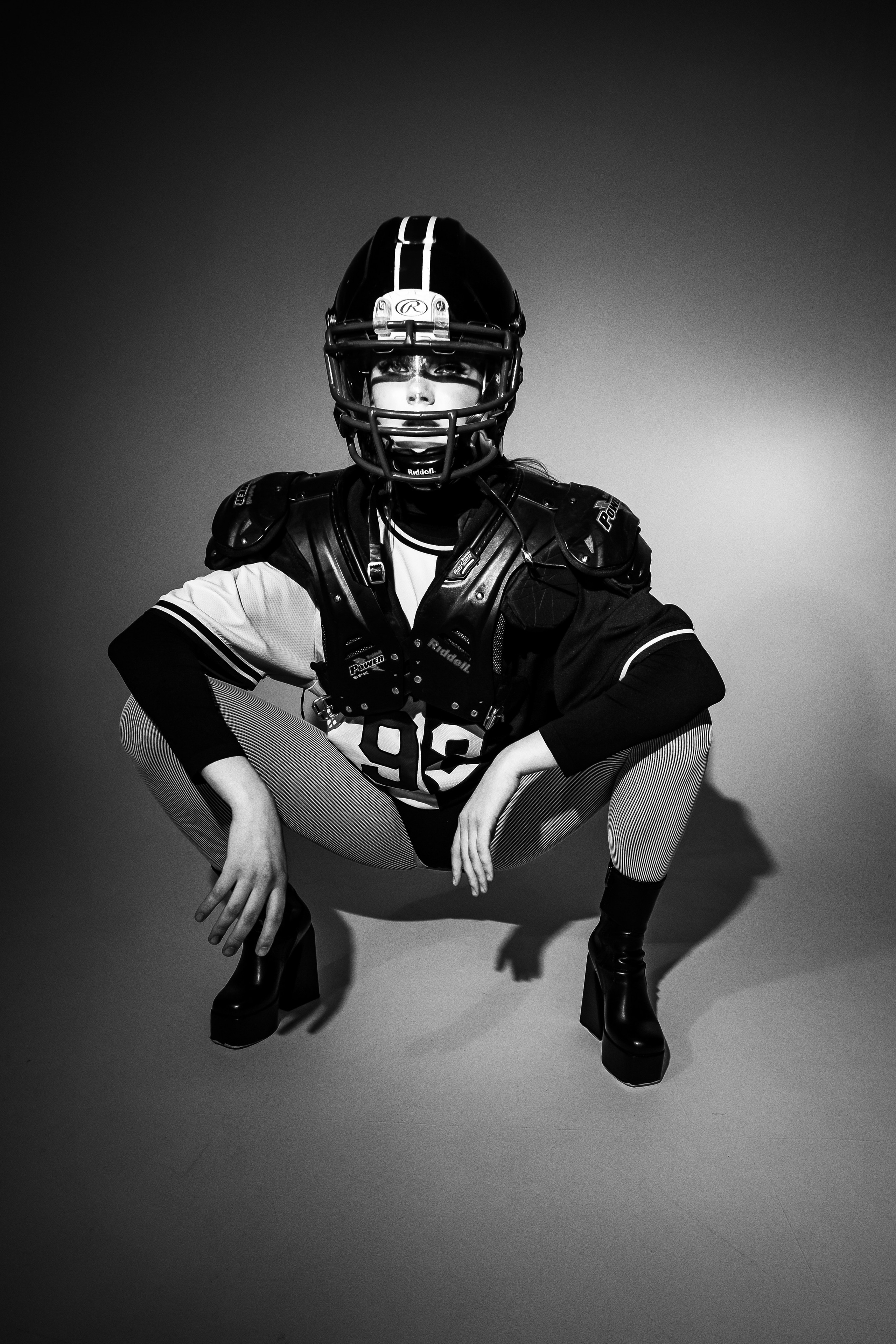 американский футбол, спортшик, фотосессия творческая, студийный свет, женская фотосессия