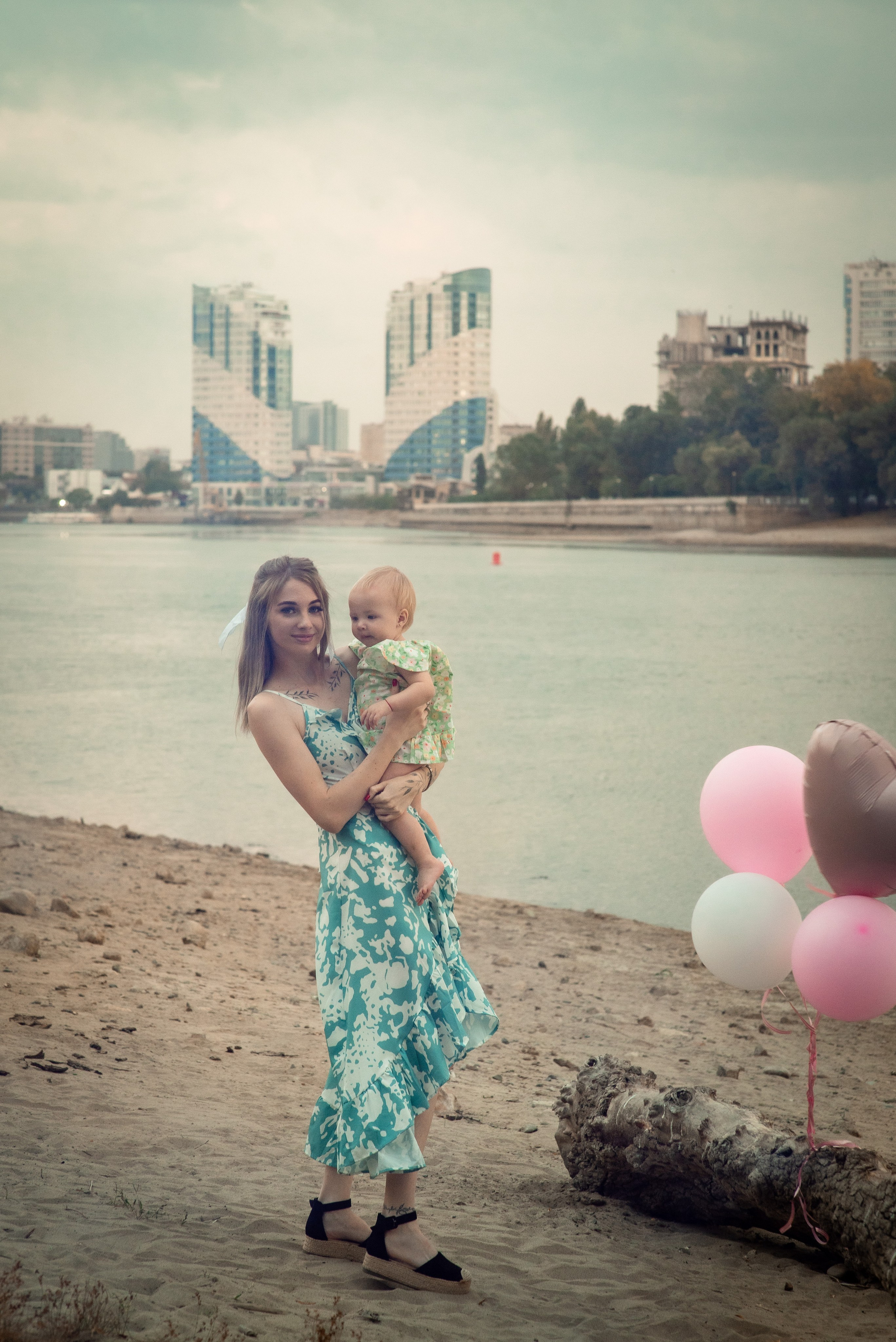 Фотосессия мама с дочкой_река Кубань (цветокор). Детский и семейный фотограф Краснодар / Сочи Сергеева Олеся
