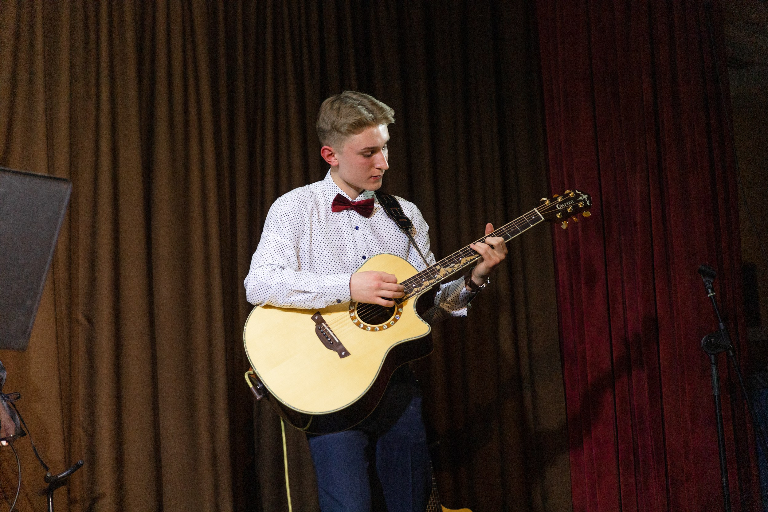 Выступление YOLO band в арт кафе. Фотограф Тюмень