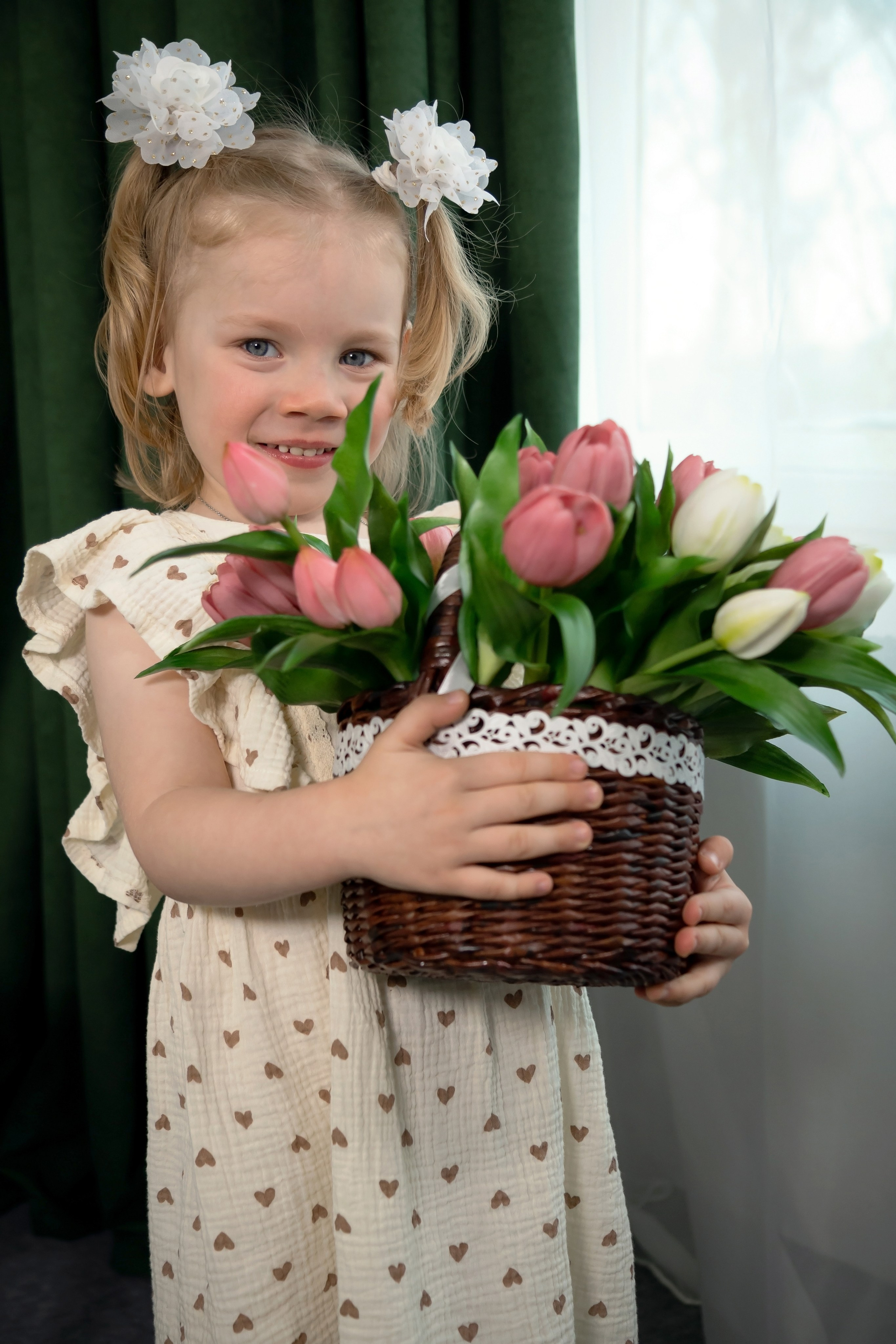Детская фотосессия к 8 марта в Шелехове. Фотограф в Шелехове, лучшие выпускные альбомы в Шелехове