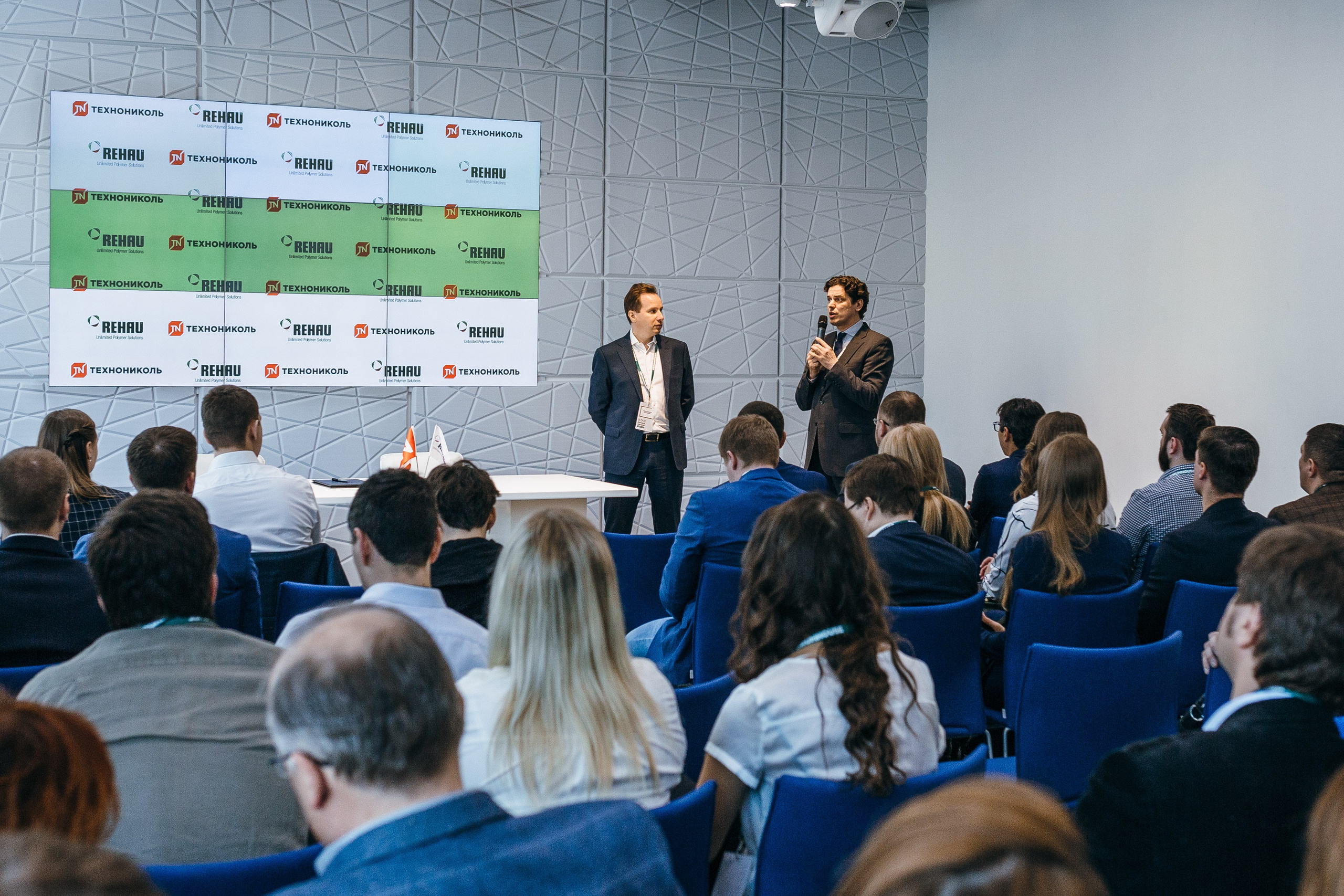 Фотограф на конференции в Москве, заказать услуги профессиональной фотосъёмки — Цены, стоимость услуг фотосъёмки конференций