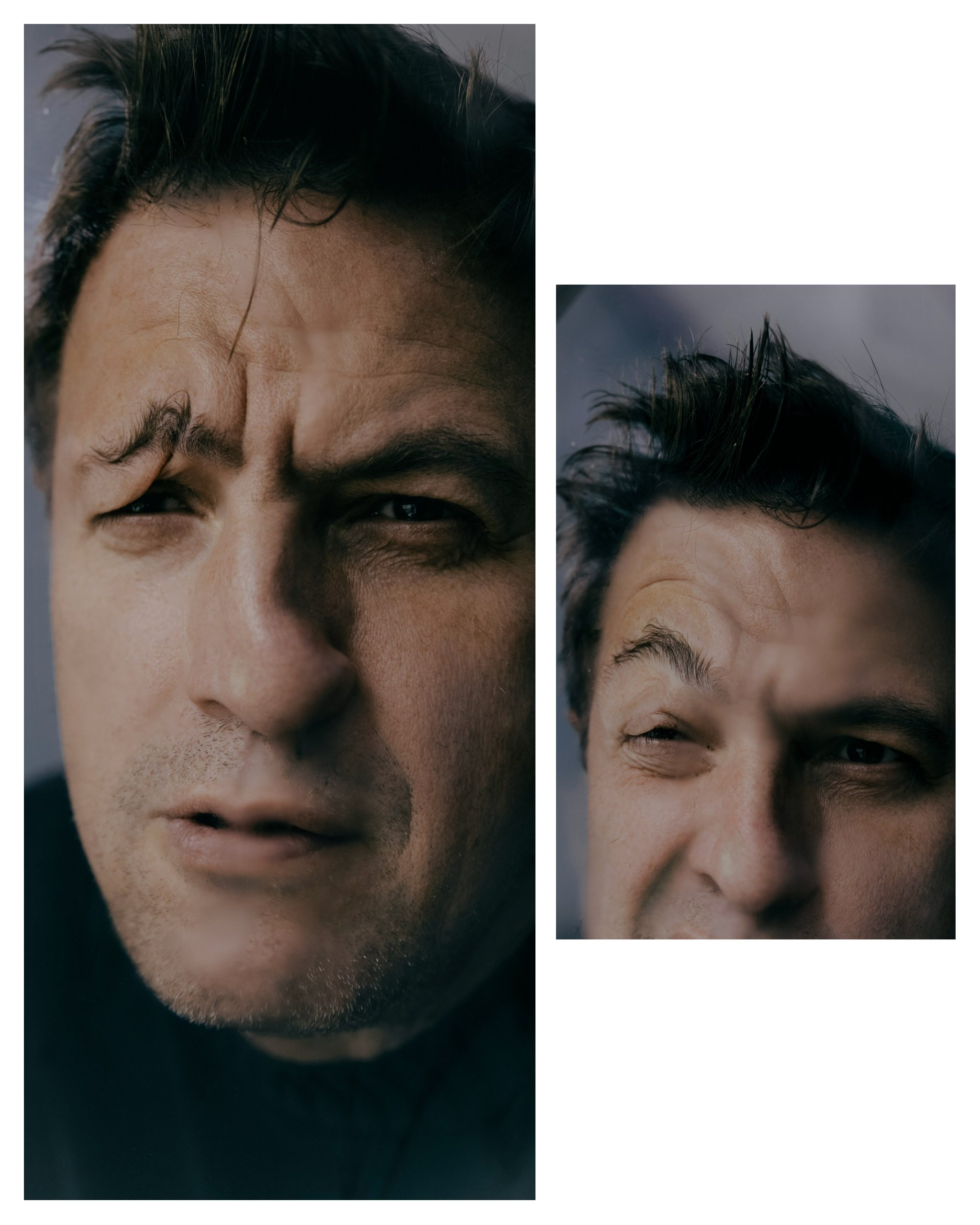 мужчина расплющивает лицо об стекло, мужчина прислоняется лицом к стеклу