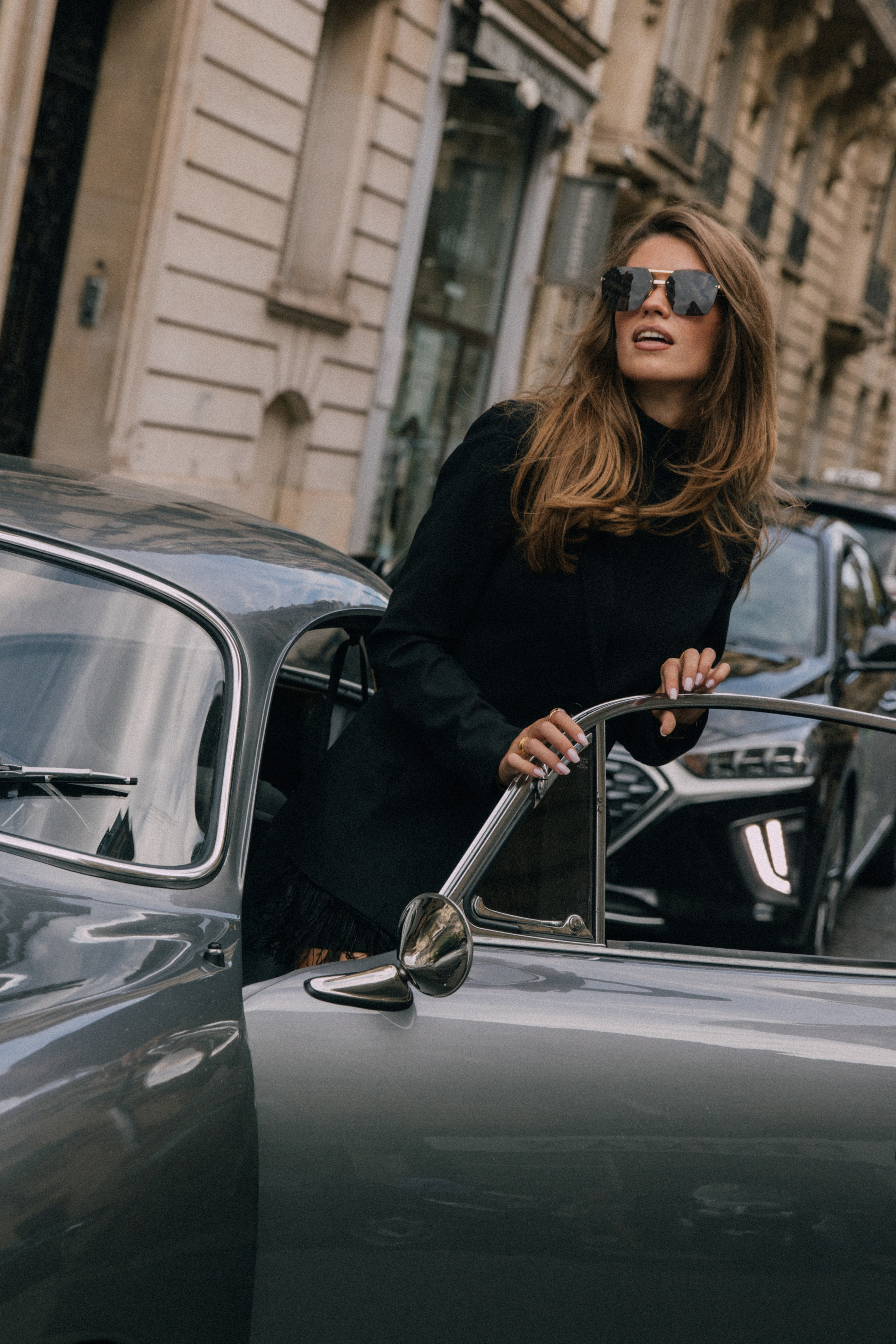 Hit the road. Photographer in Paris