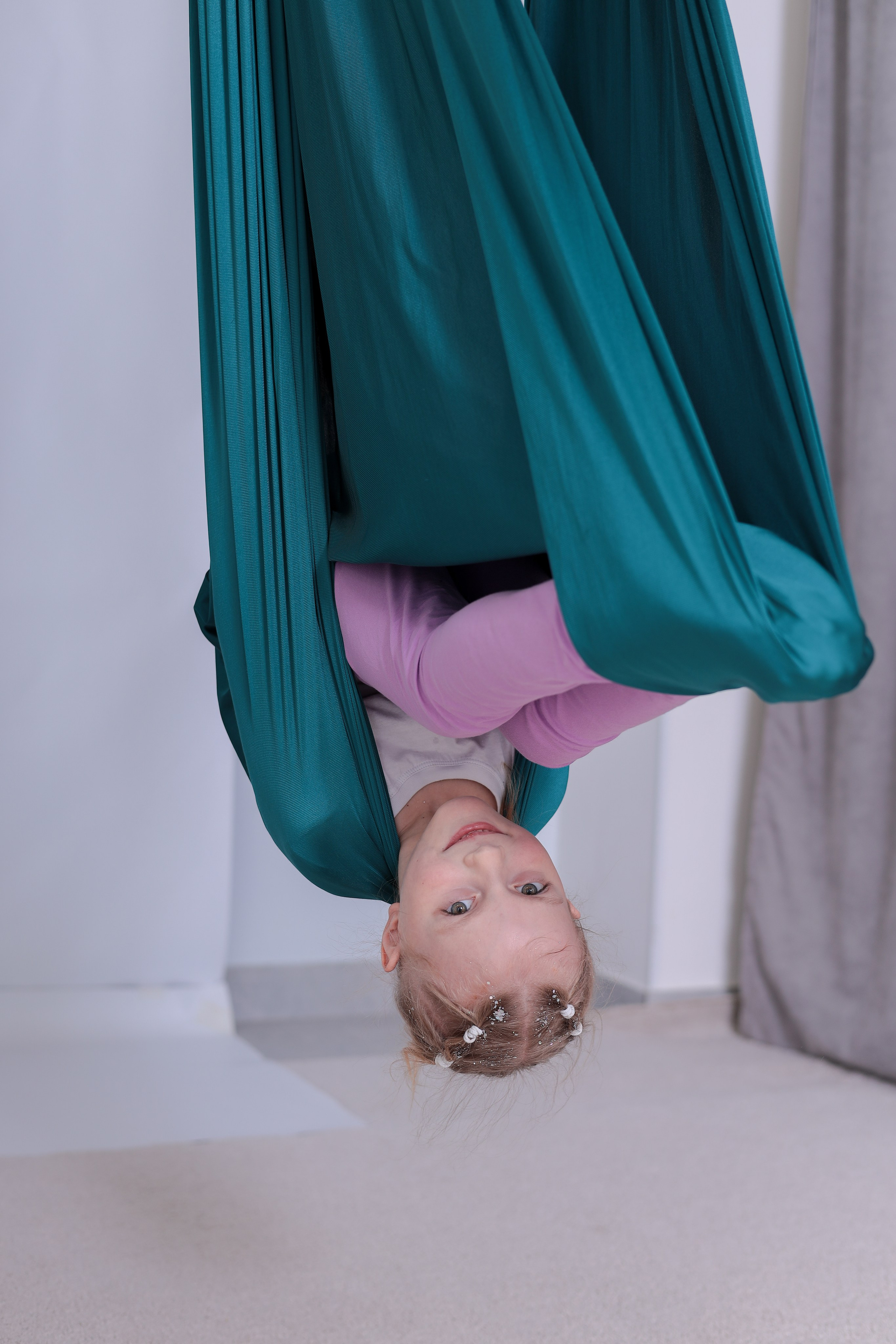 Детская аэройога. Фотограф Надршина Лилия