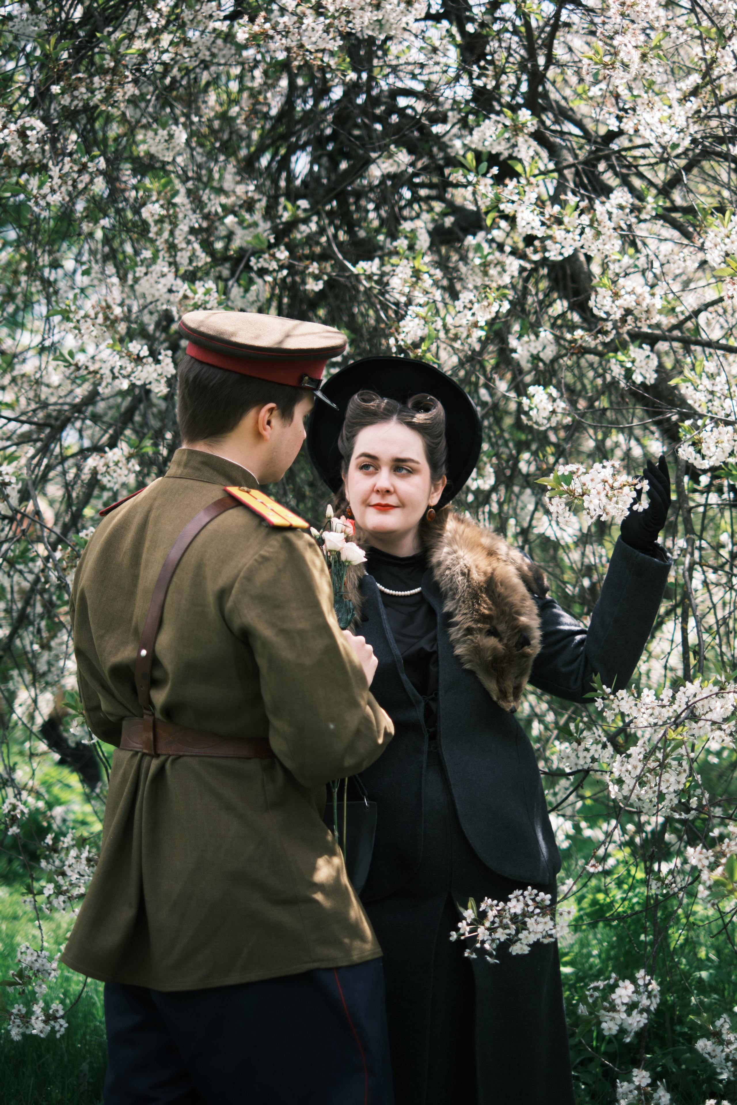 Девушка встречает возлюбленного с фронта победный май 1945