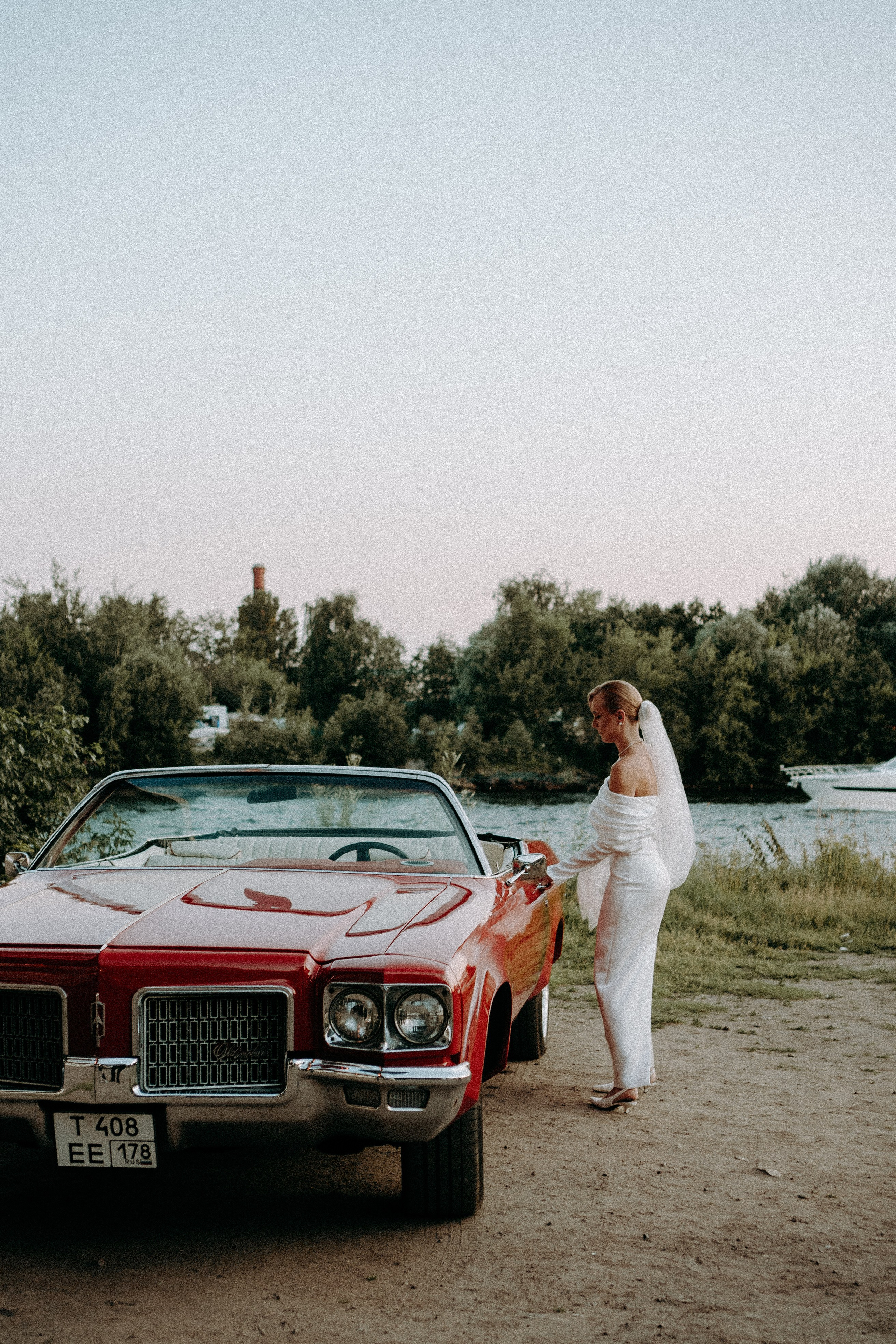 СВАДЕБНАЯ СЬЕМКА ВОЗЛЕ МСОТА БЕТАНКУРА НА КАБРИОЛЕТЕ. Профессиональный фотограф, Санкт-Петербург — Виктория Богомолова