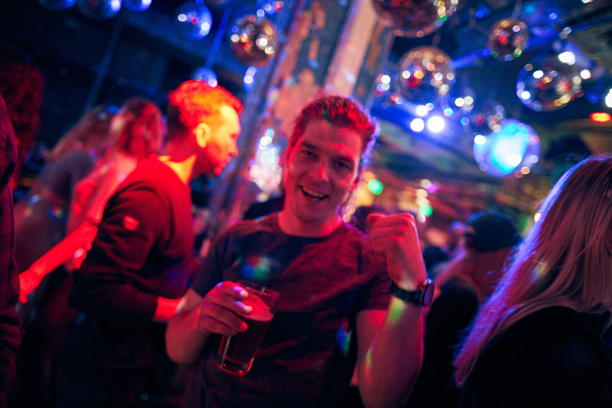 фотограф на мероприятие с живой музыкой и выступлениями