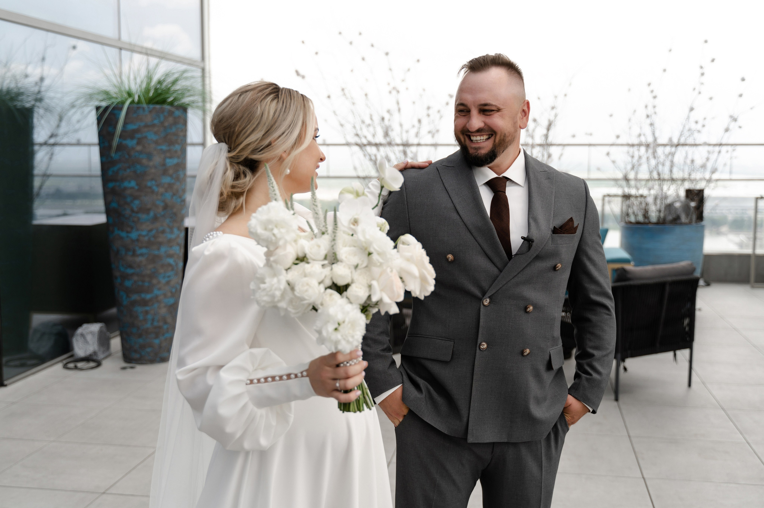 Свадебная фотосессия в отеле Hayat Regency Rostov. Свадебный фотограф в Ростове Максимов Максим