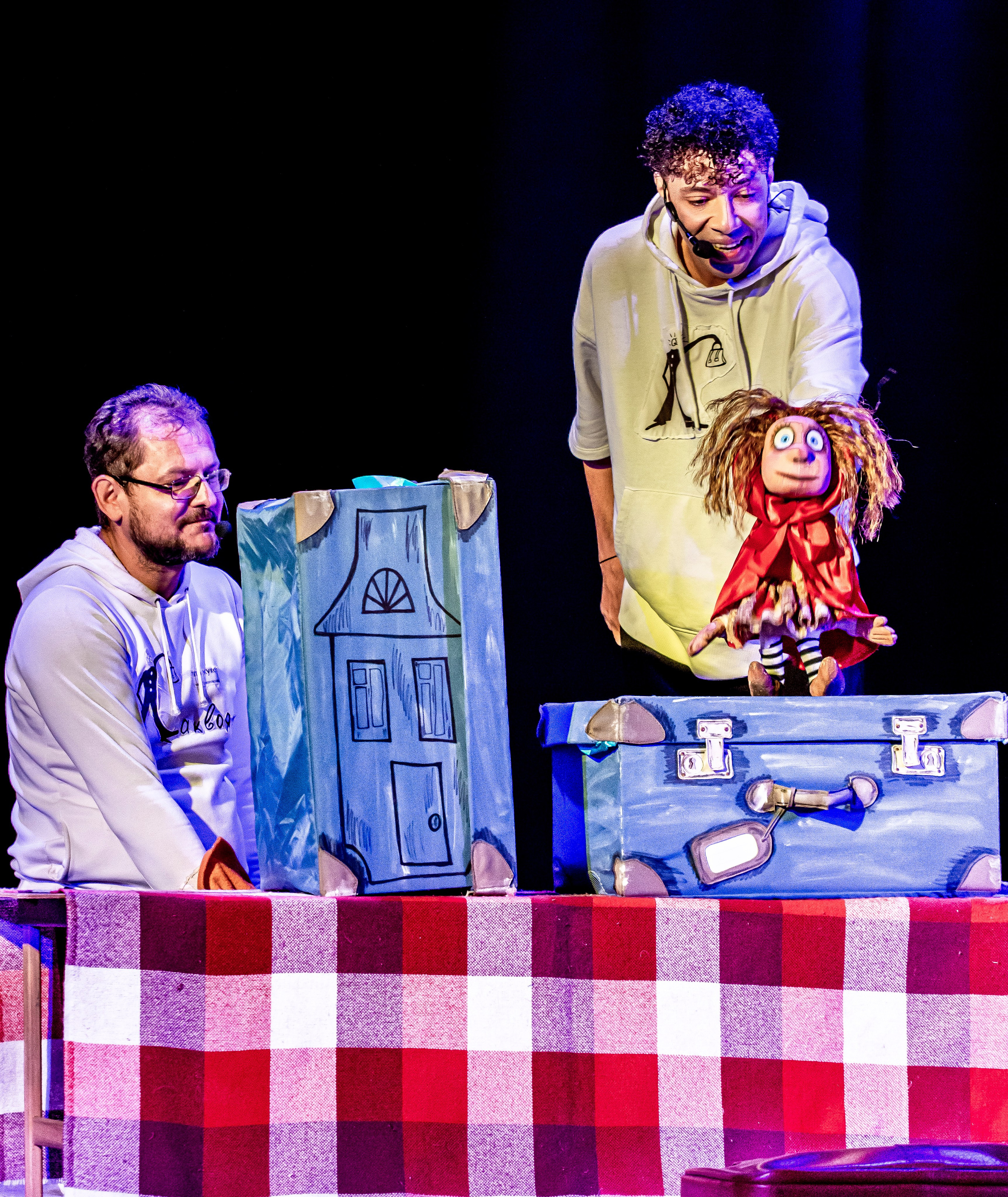 Спектакль театра Саквояж О Красной шапочке. Фотограф в Сочи Юрий Шептаев