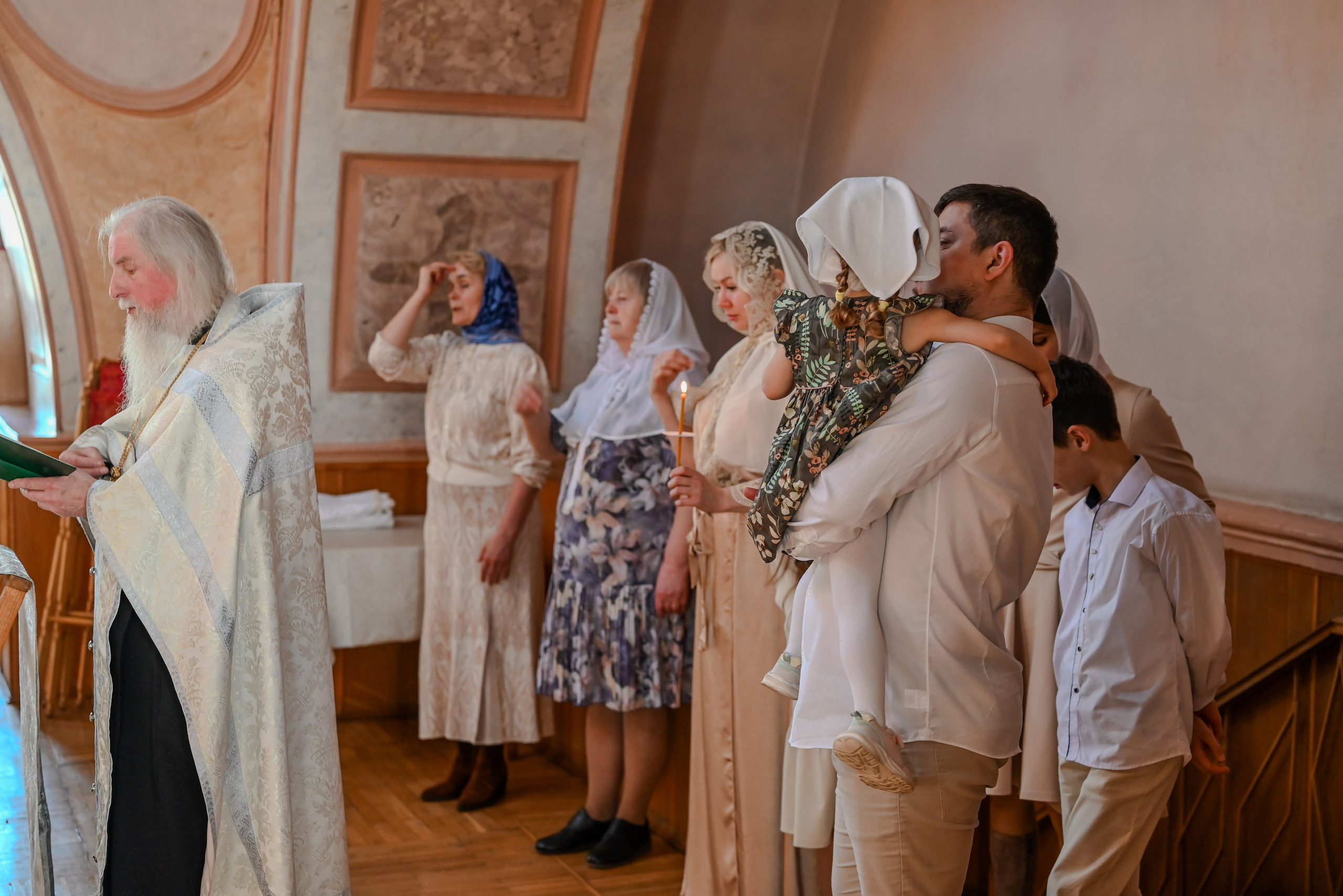 Крещение мама Анна. Семейный и детский фотограф Москва