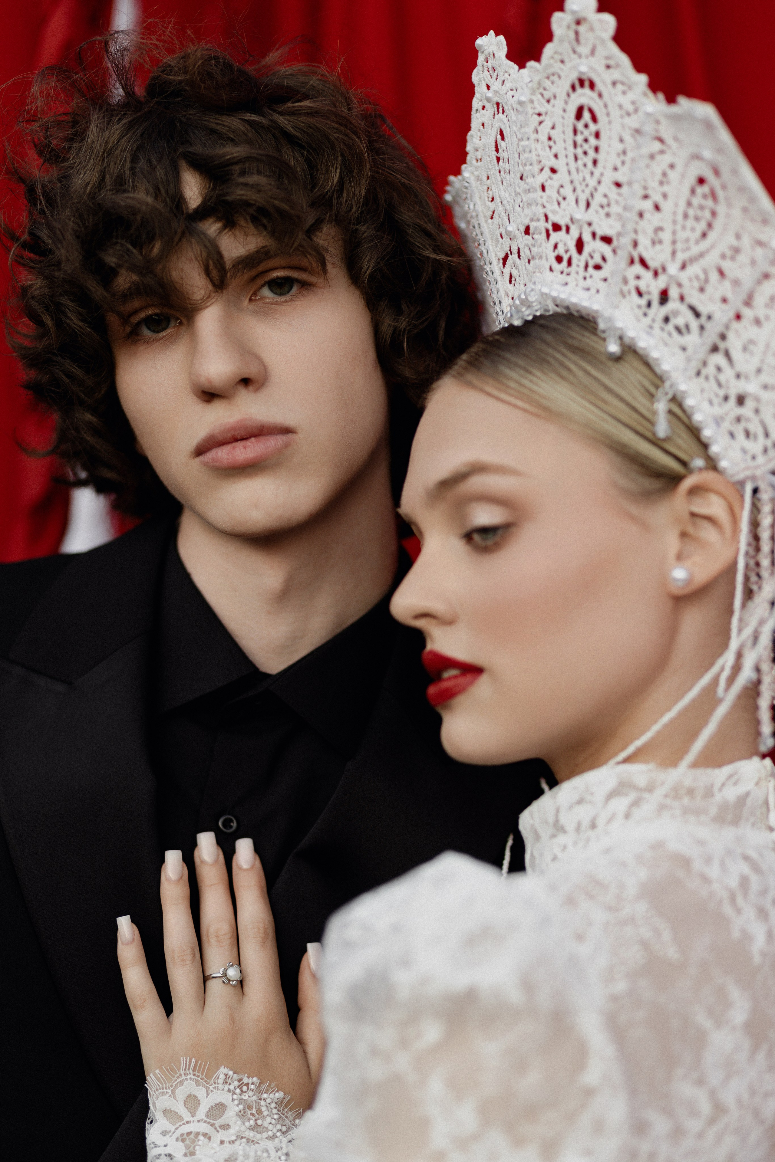 Свадебная фотосессия под ключ. Трогательные фото молодоженов, гостей, декора. Естественная съемка на природе, в зале, в городе. Услуги фотографа для уютных, стильных и эмоциональных свадеб.