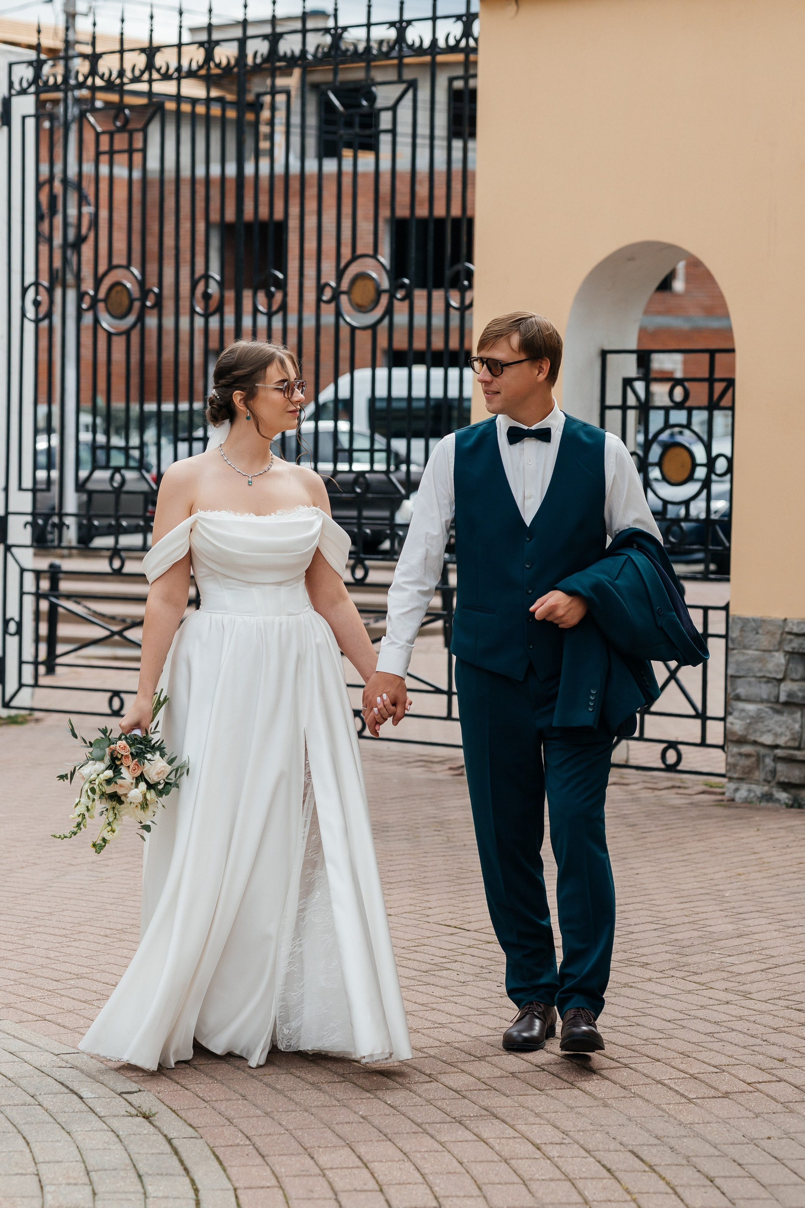 Свадебная прогулка на корабле. Олег Сверчков | Свадебный фотограф Вологда