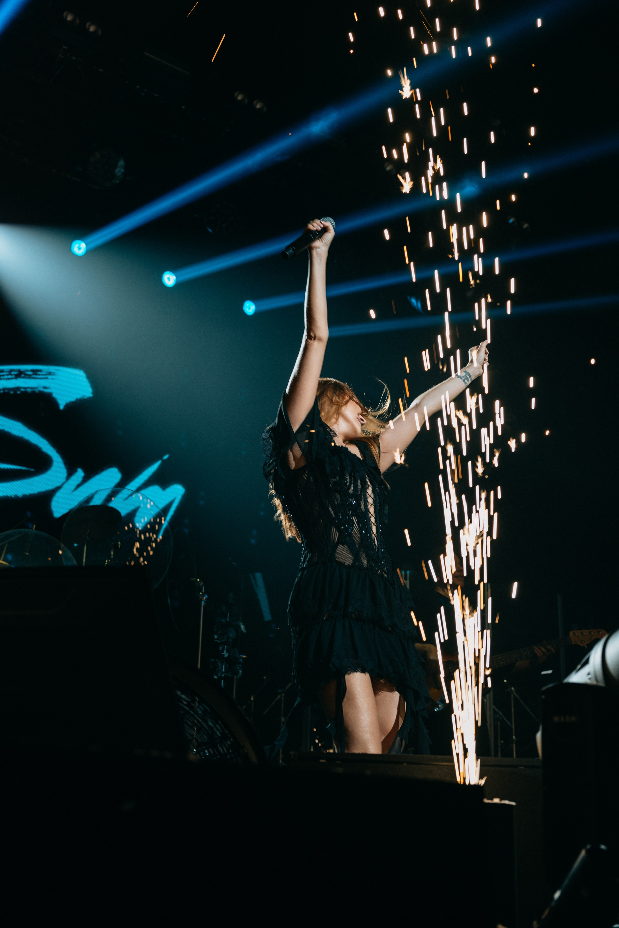 Концерт Максим в Санкт-Петербурге. Фотограф Елизавета Федосова. Репортажная съемка концерта. 