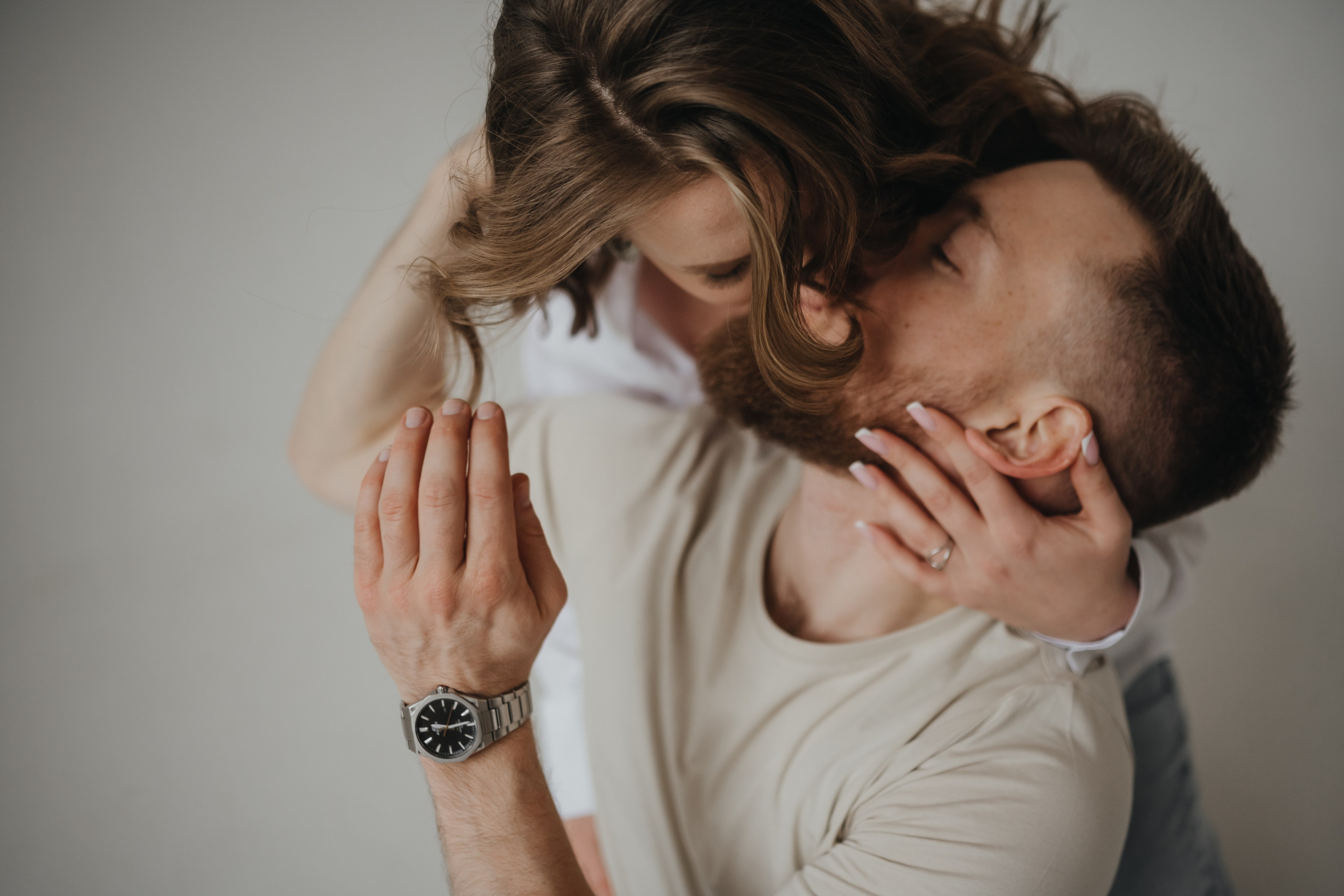 Love Story фотосессия в студии. Свадебный и семейный фотограф и видеограф, Крым, Москва, Санкт -Петербург