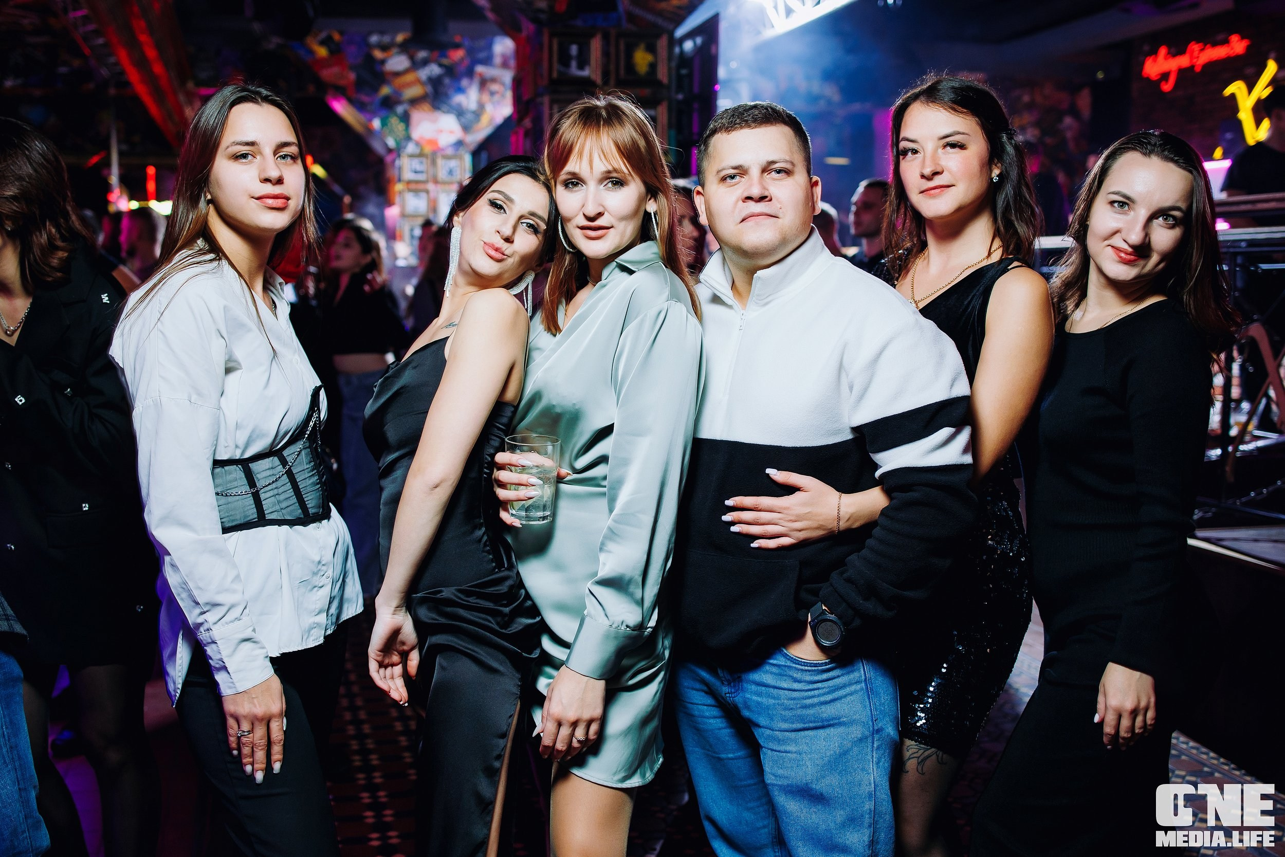 Фоторепортаж из бара XxxX. One Media Life: фоторепортажи, фотоотчеты с мероприятий и заведений