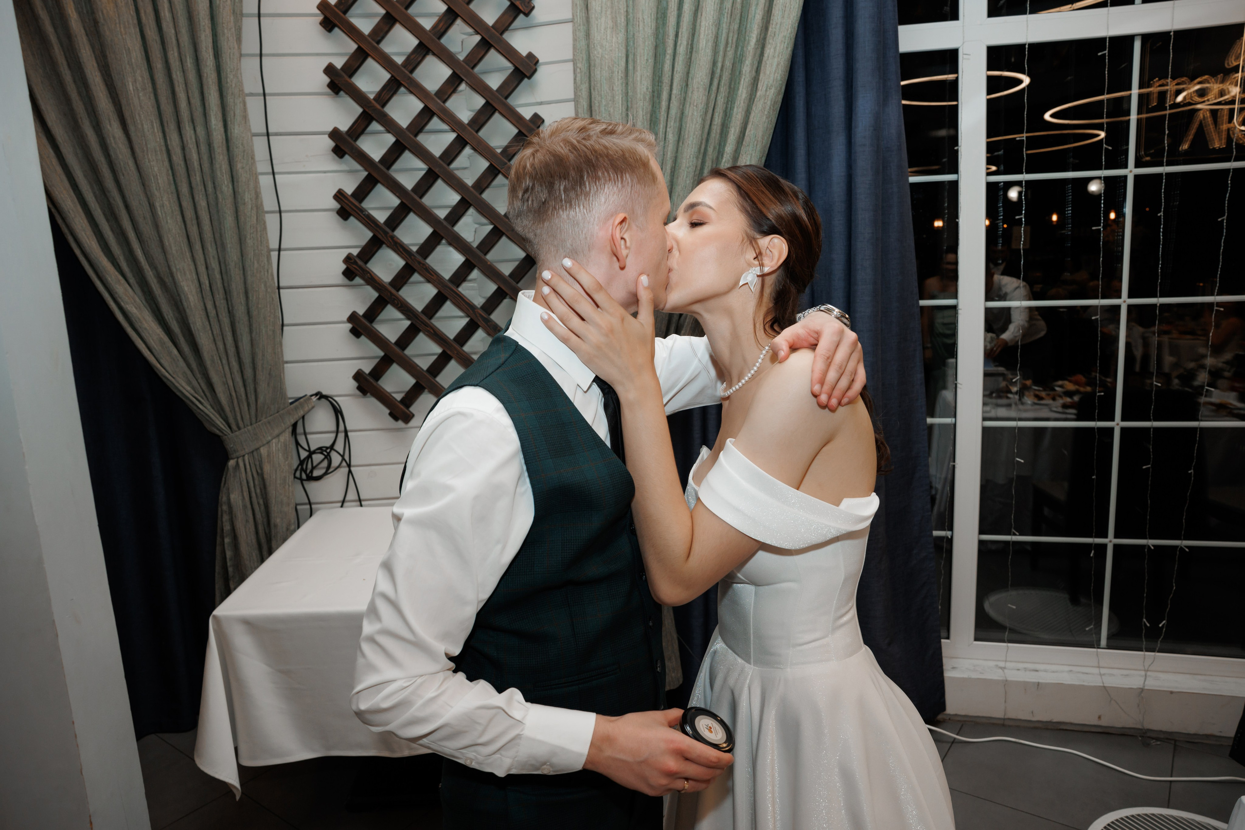 Регистрация в отеле Fish Point, ЗАГС Бутово, прогулка в Остафьево. Свадебный и репортажный фотограф (Москва, Королев и другие)