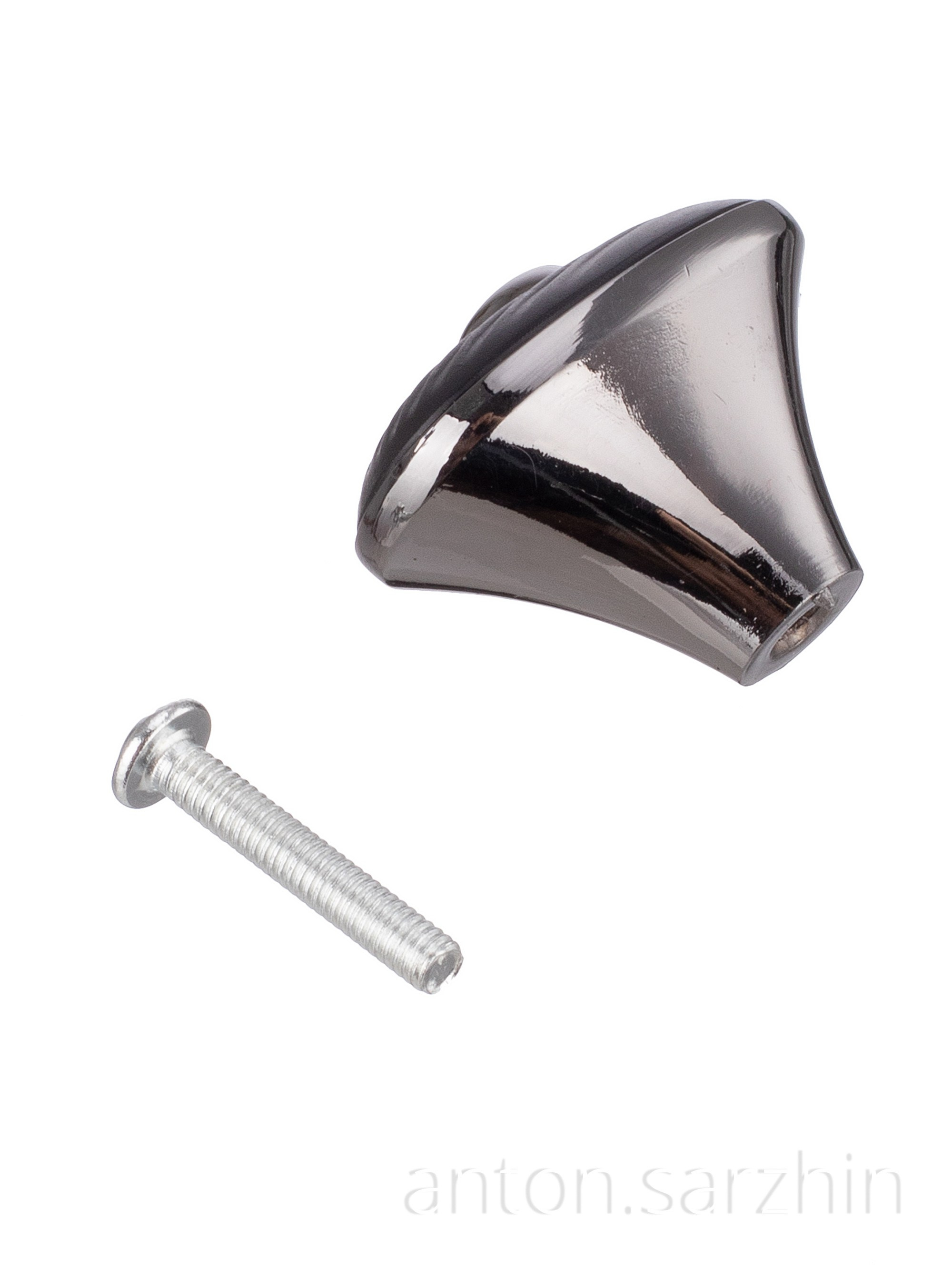 Предметная фотография ручки и болта крепления