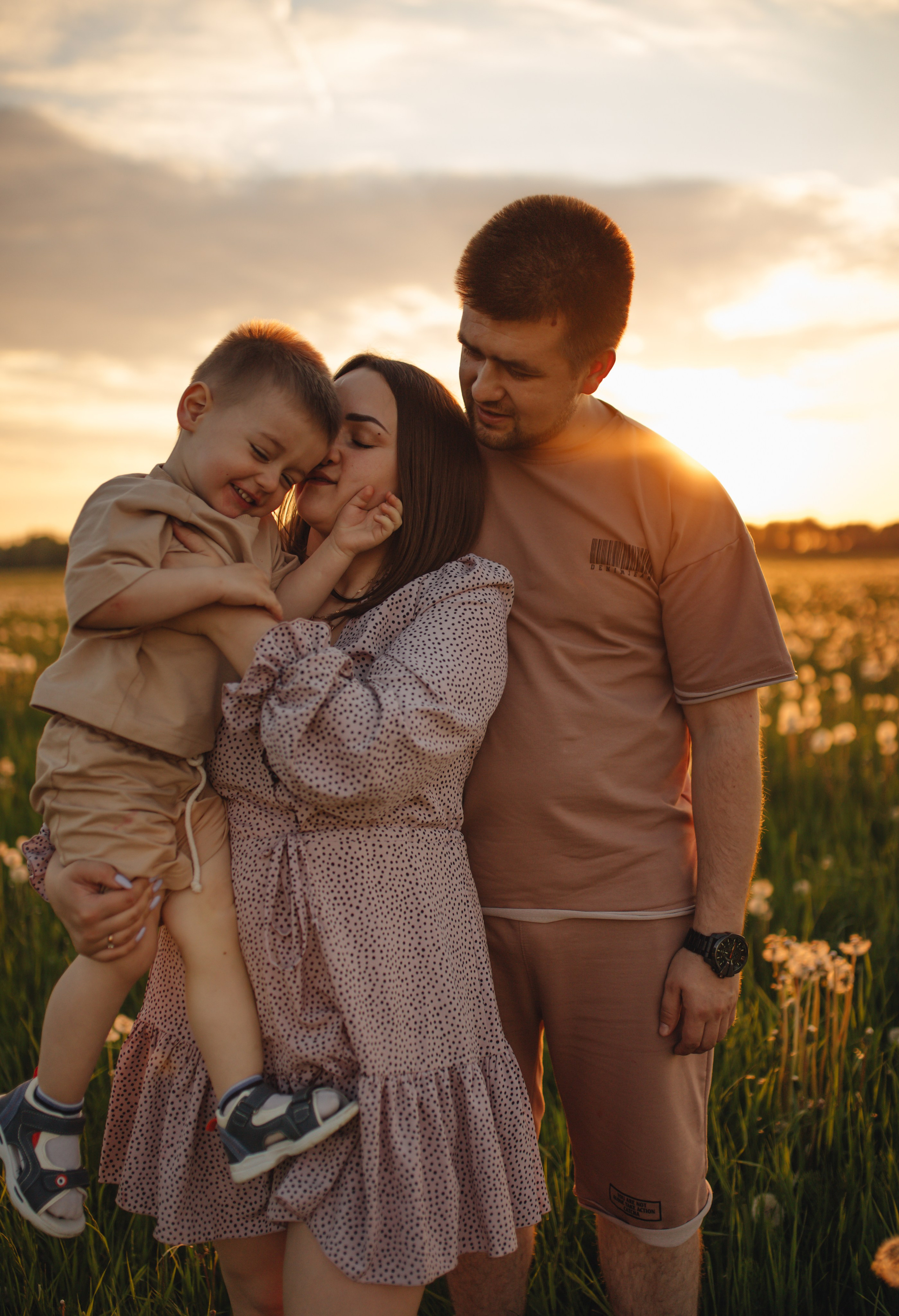 В поле на закате. Фотограф Винокурова Кристина в Санкт-Петербурге