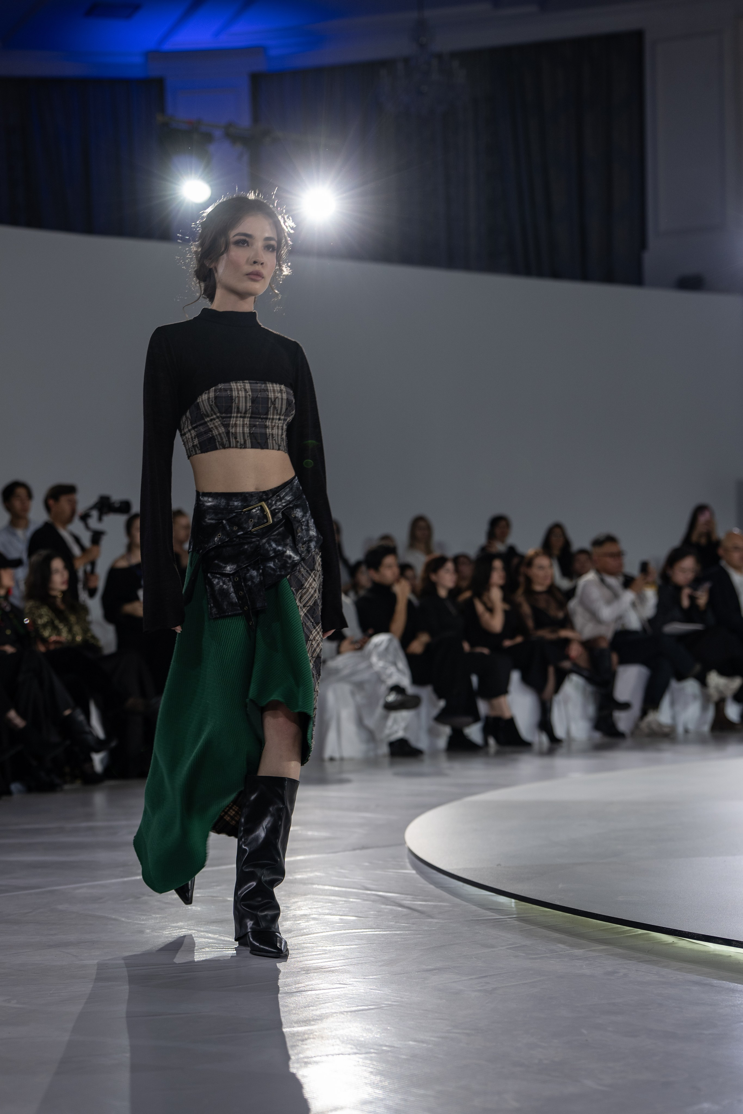 Design August. Сайт Алматинского НЮ АРТ, будуар и фэшн фотографа Дениса Карпенко