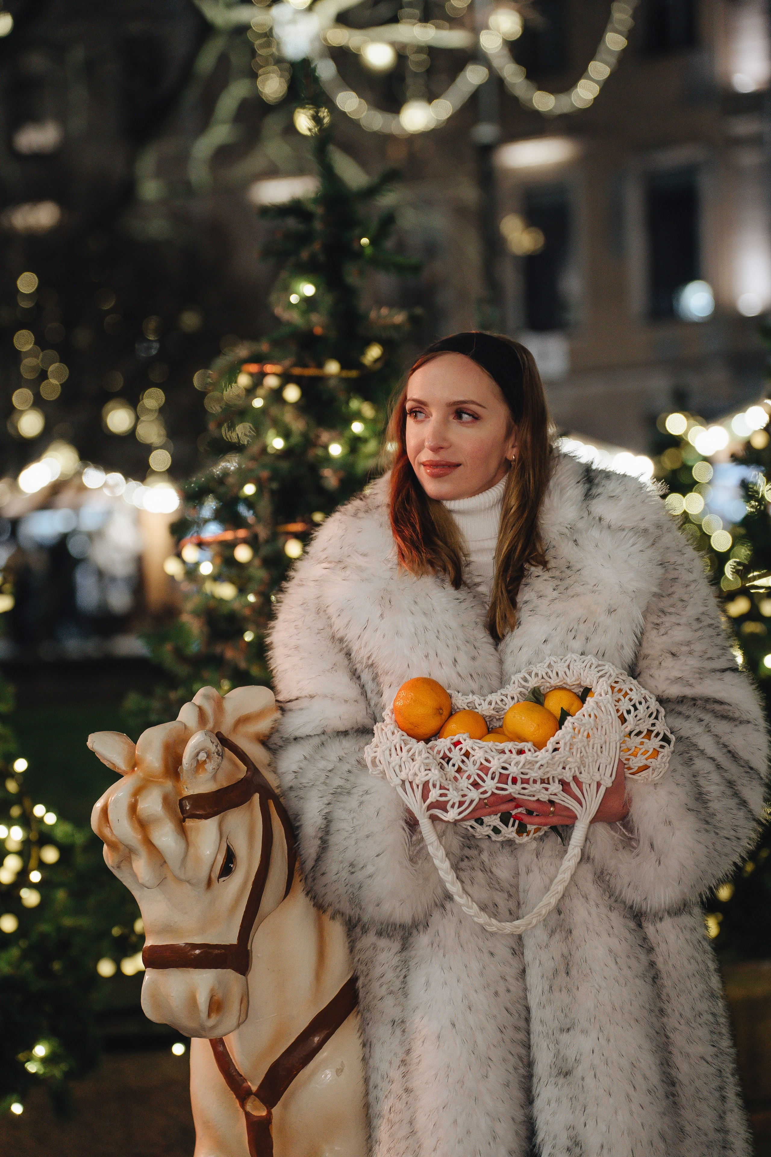 ПРОГУЛКА НА МАНЕЖНОЙ ПЛОЩАДИ ДЛЯ ДЕВУШКИ ПЕРЕД НОВЫМ ГОДОМ (НОВОГОДНЯЯ ФОТОСЕССИИЯ НА МАНЕЖНОЙ ПЛОЩАДИ). Профессиональный фотограф, Санкт-Петербург — Виктория Богомолова