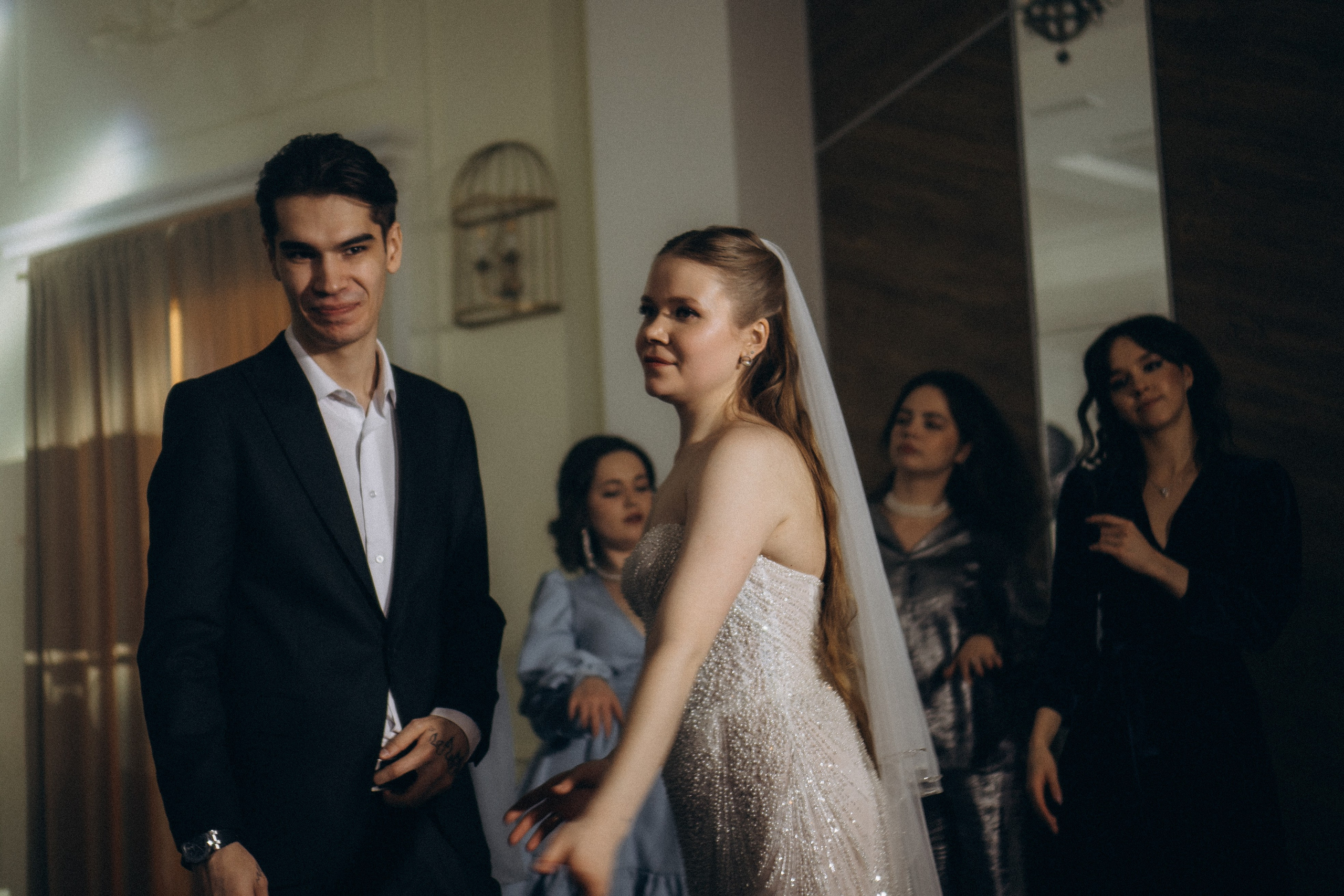 СВАДЕБНАЯ СЬЕМКА СБОРОВ В ОТЕЛЕ И ВЫЕЗД НА ЦЕРЕМОНИЮ (СНЯТО В СИБИРЕ В НИЖНЕВАРТОВСКЕ). Профессиональный фотограф, Санкт-Петербург — Виктория Богомолова