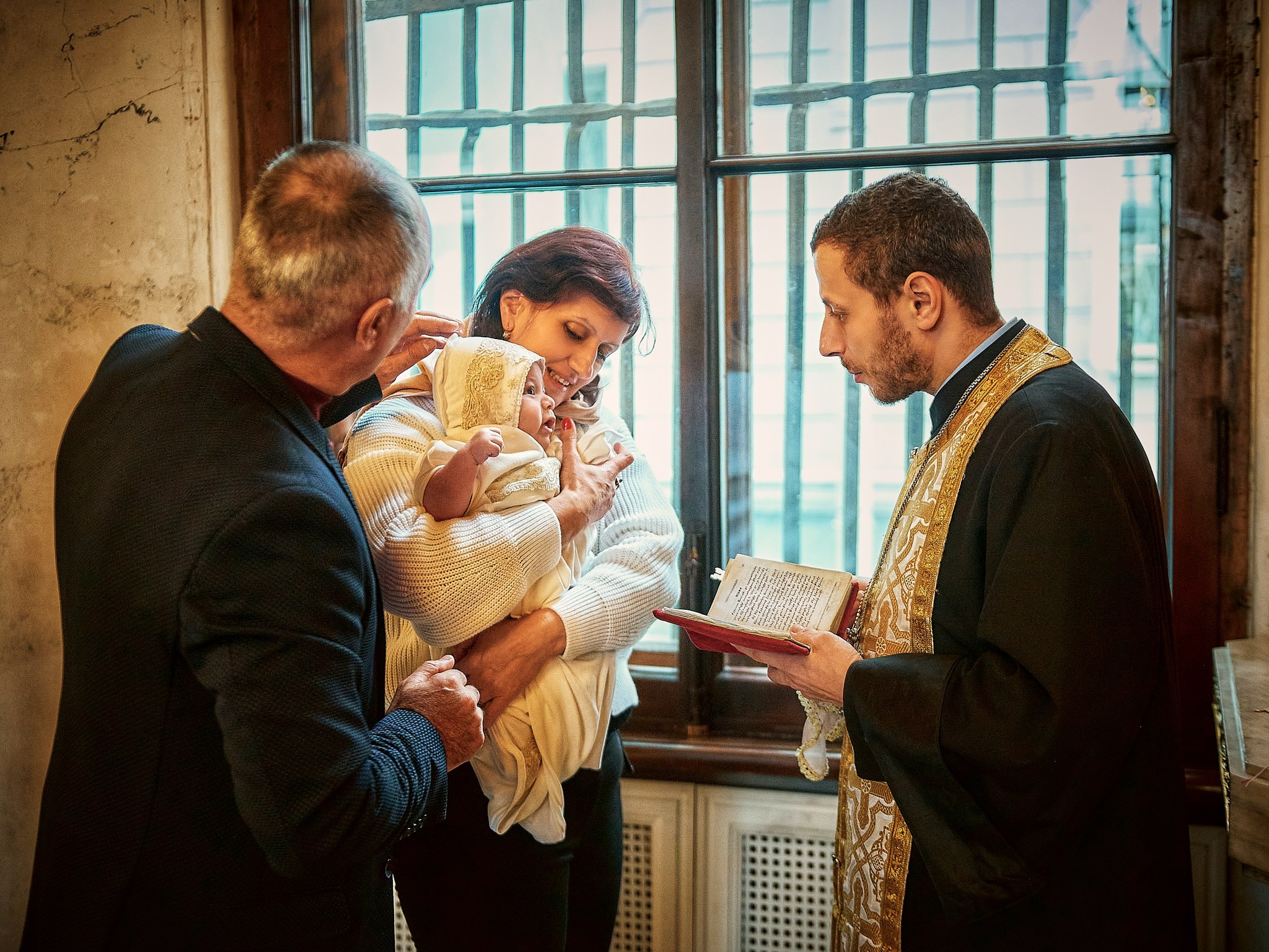 Крещение Марка | «Армянская апостольская церковь Святой Екатерины». Свадебный фотограф, видеограф, рилсмейкер в Санкт-Петербурге и Москве