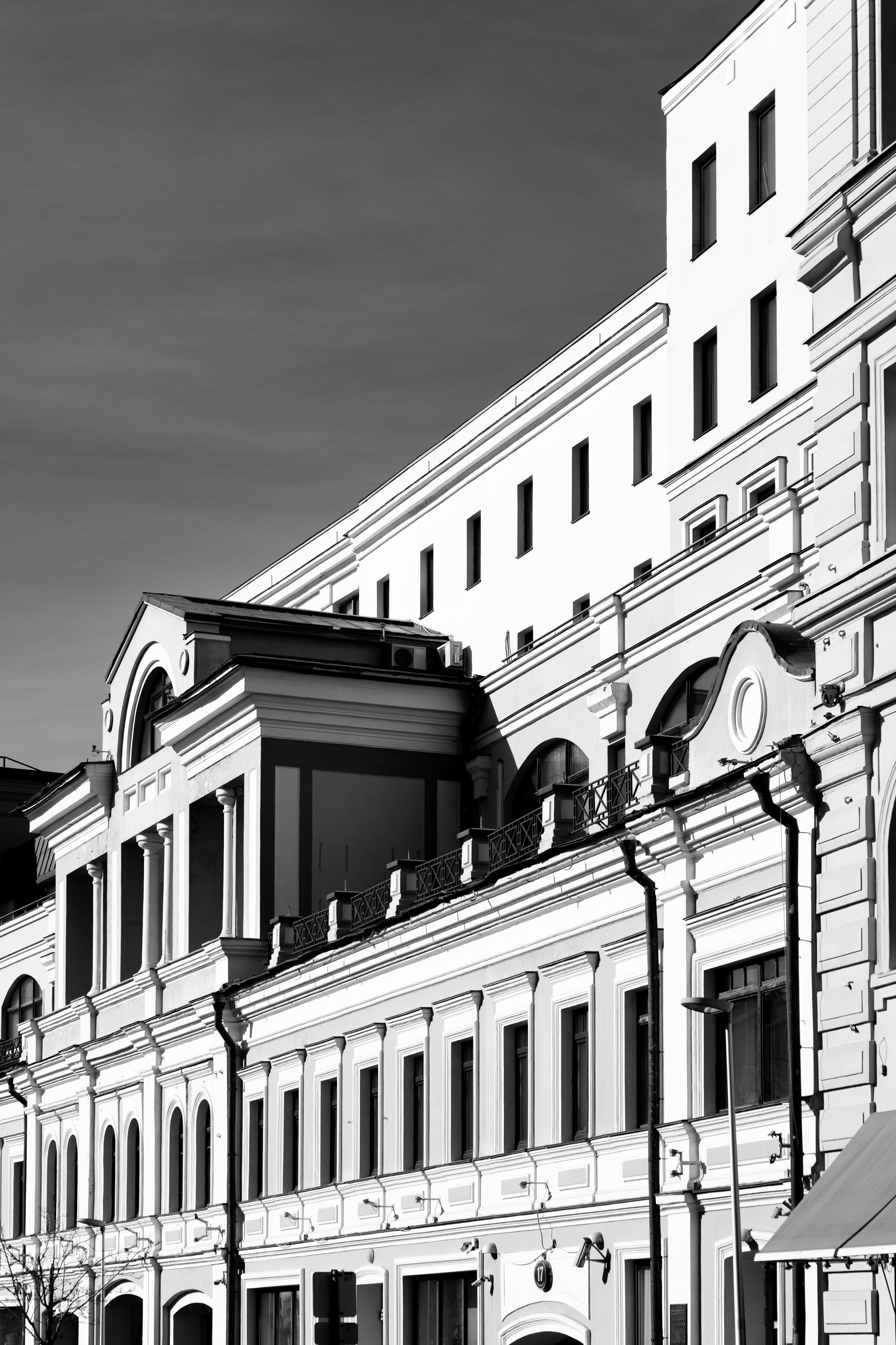 Свет и тень в городе. Фотограф в Москве. Шахабудин