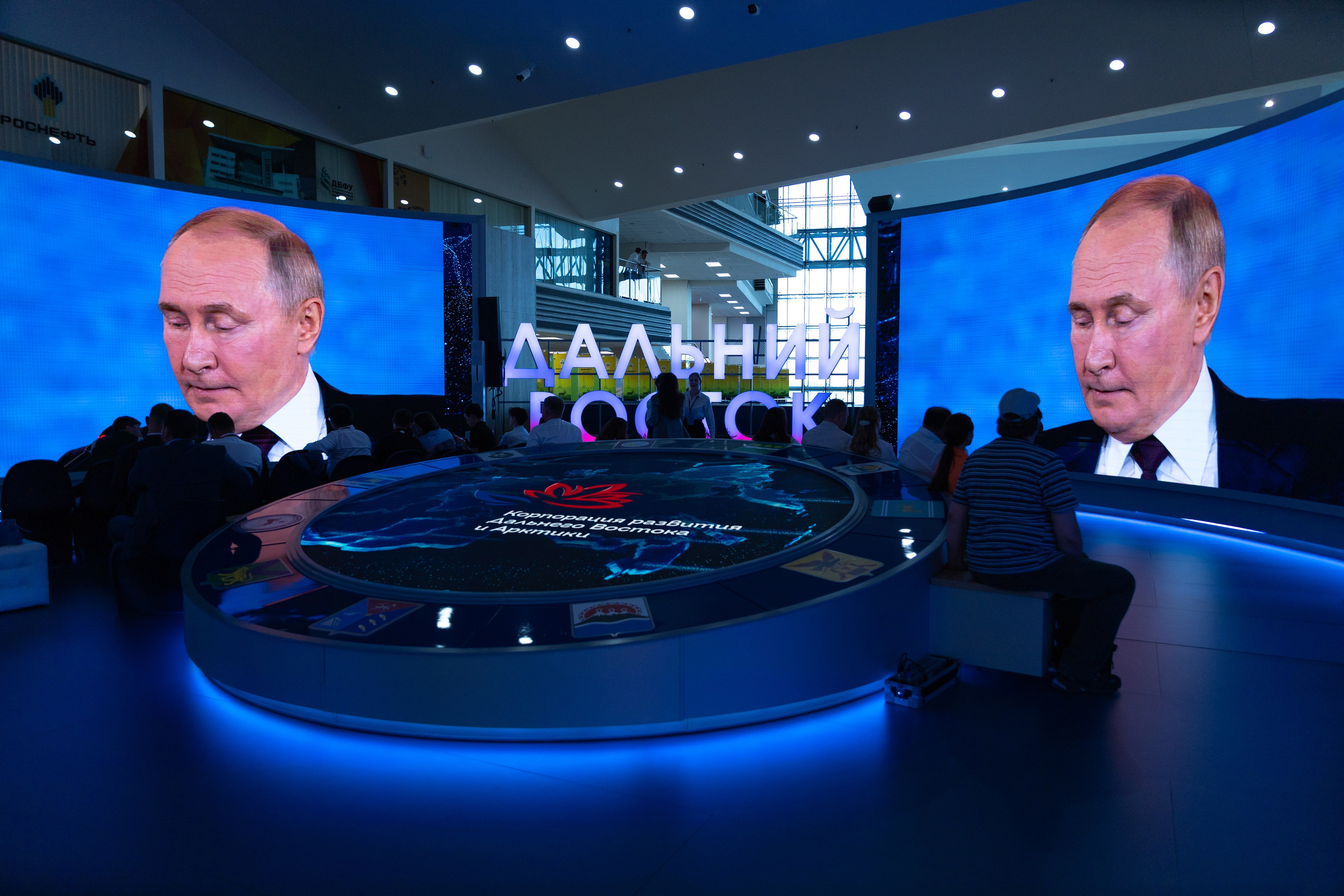 ВЭФ 2025. Олег Катакинов| Репортажный фотограф в городе у моря (Владивосток)