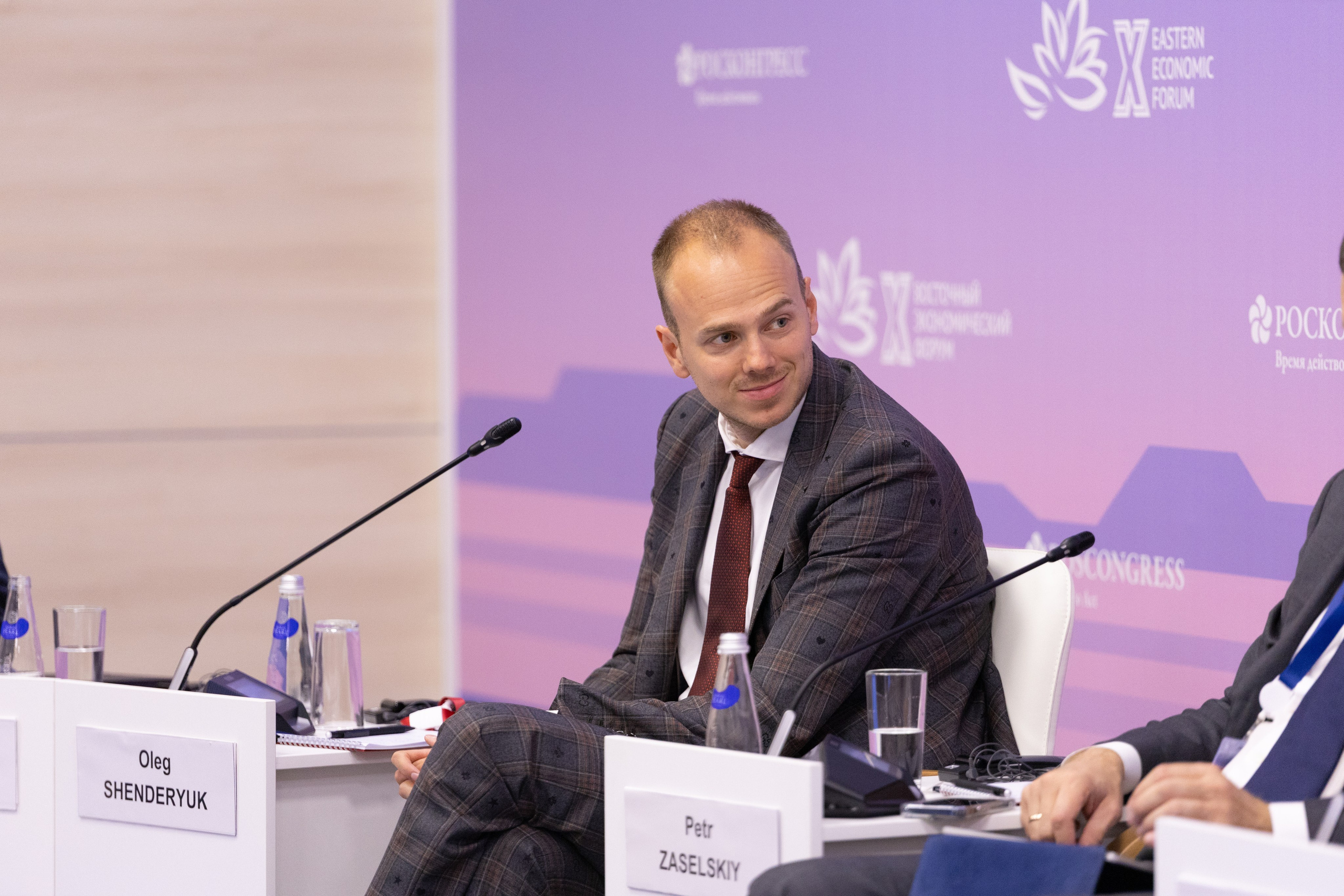 ВЭФ 2025. Олег Катакинов| Репортажный фотограф в городе у моря (Владивосток)