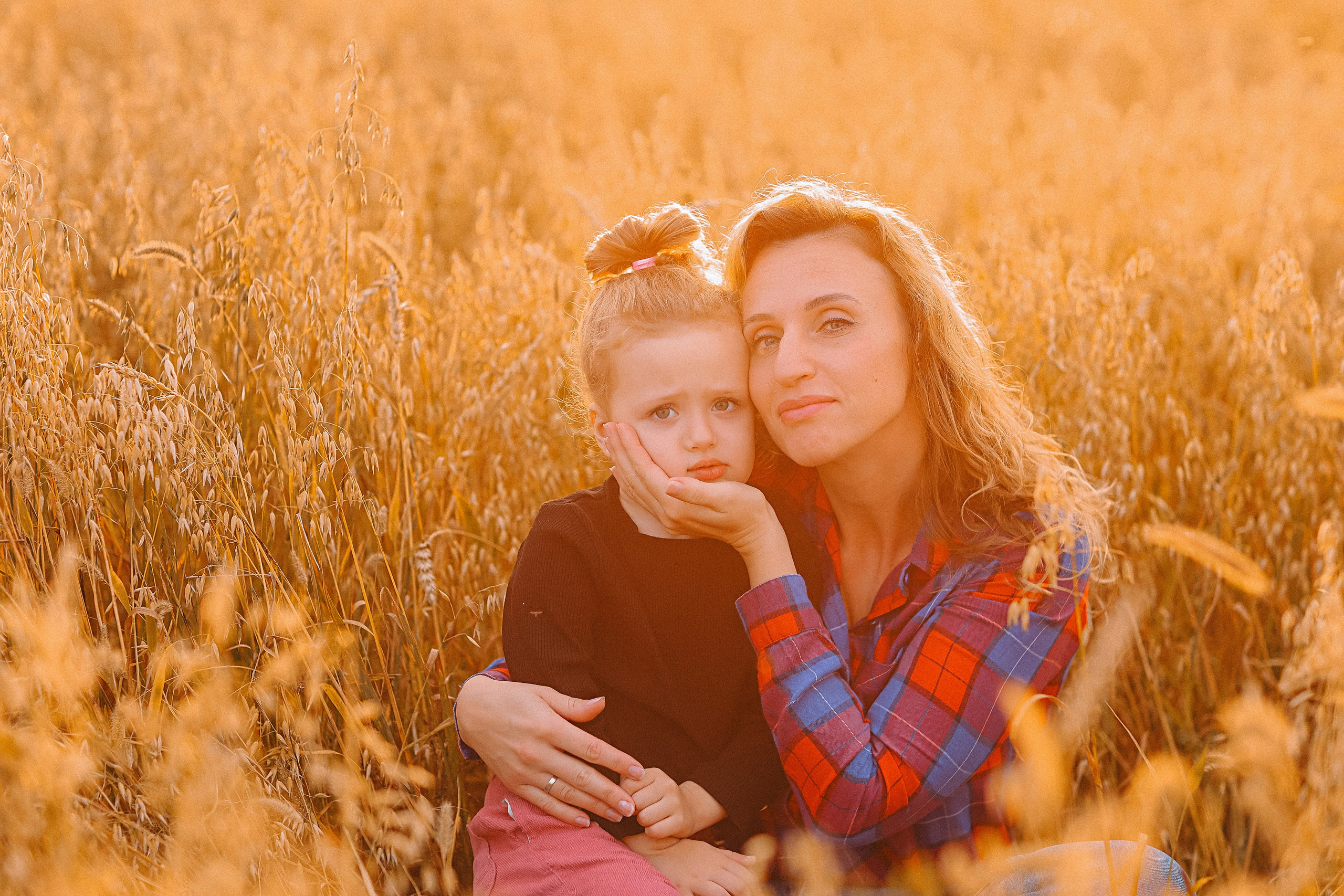 Поле. Семейный фотограф Тюмень, фотограф на роды Салмина Мария